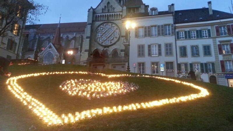 Des milliers de bougies seront allumées en Suisse en solidarité avec les plus démunis (Photo:Caritas Suisse)