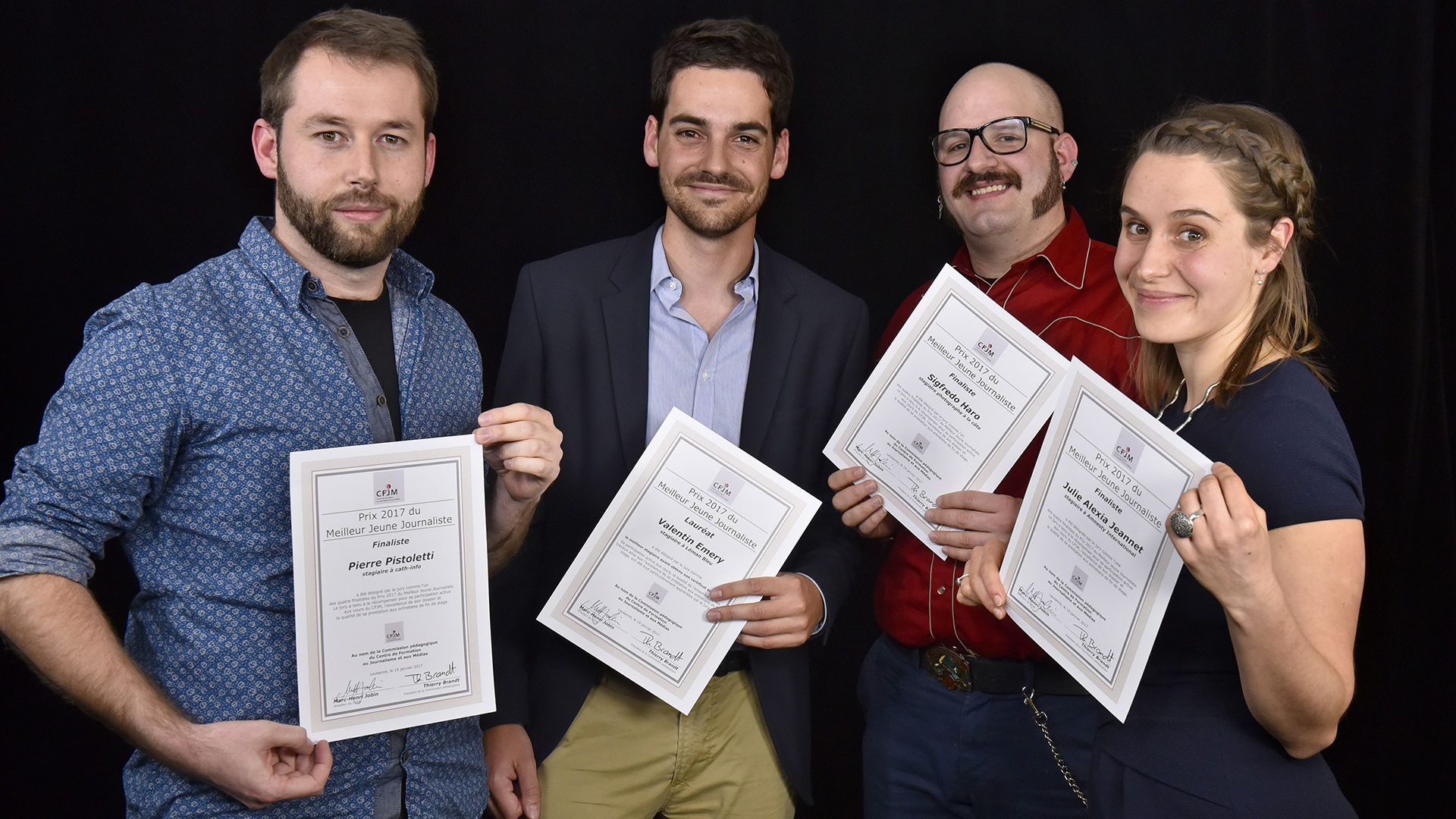 Palmarès 2017 (de g. à dr.): 2e prix Pierre Pistoletti «Cath-Info». 1er prix Valentin Emery «Léman Bleu». 3e prix Sigfredo Haro «Le Quotidien de La Côte». 4e prix Julie Jeannet «Amnesty International». (Photo: Christian Brun)