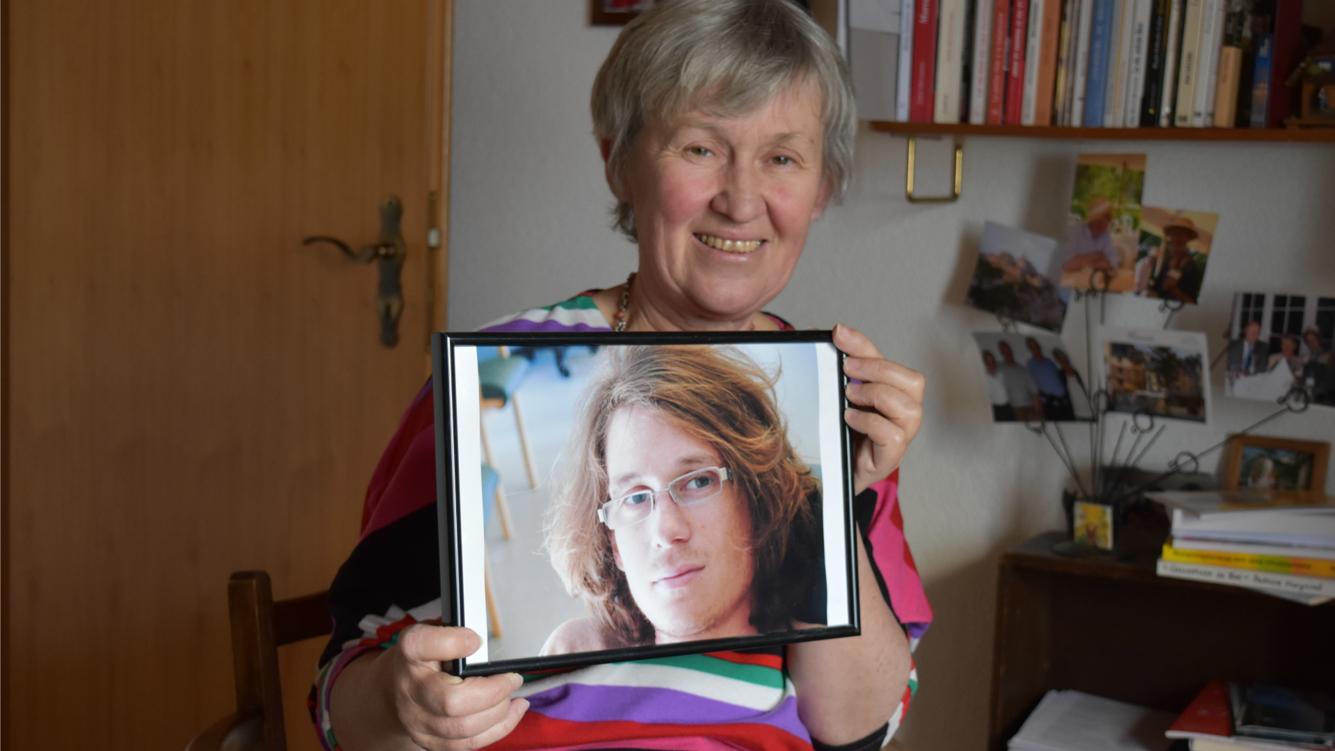 
Caroline Petitat avec la photo de son fils Jean (Photo:  Jacques Berset)