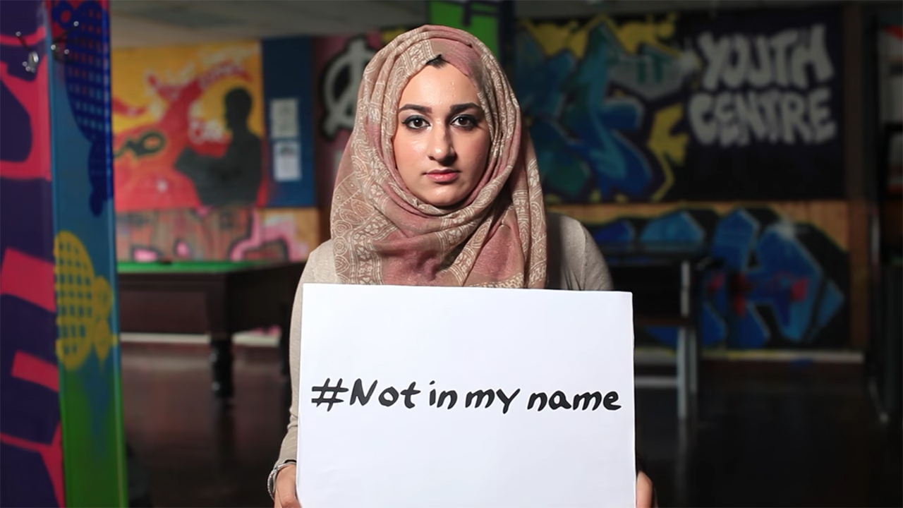 "Il est insuffisant de demander aux autorités musulmanes de se démarquer des terroristes à coup de pancartes 'Not in my name!'" (Photo: Youtube)