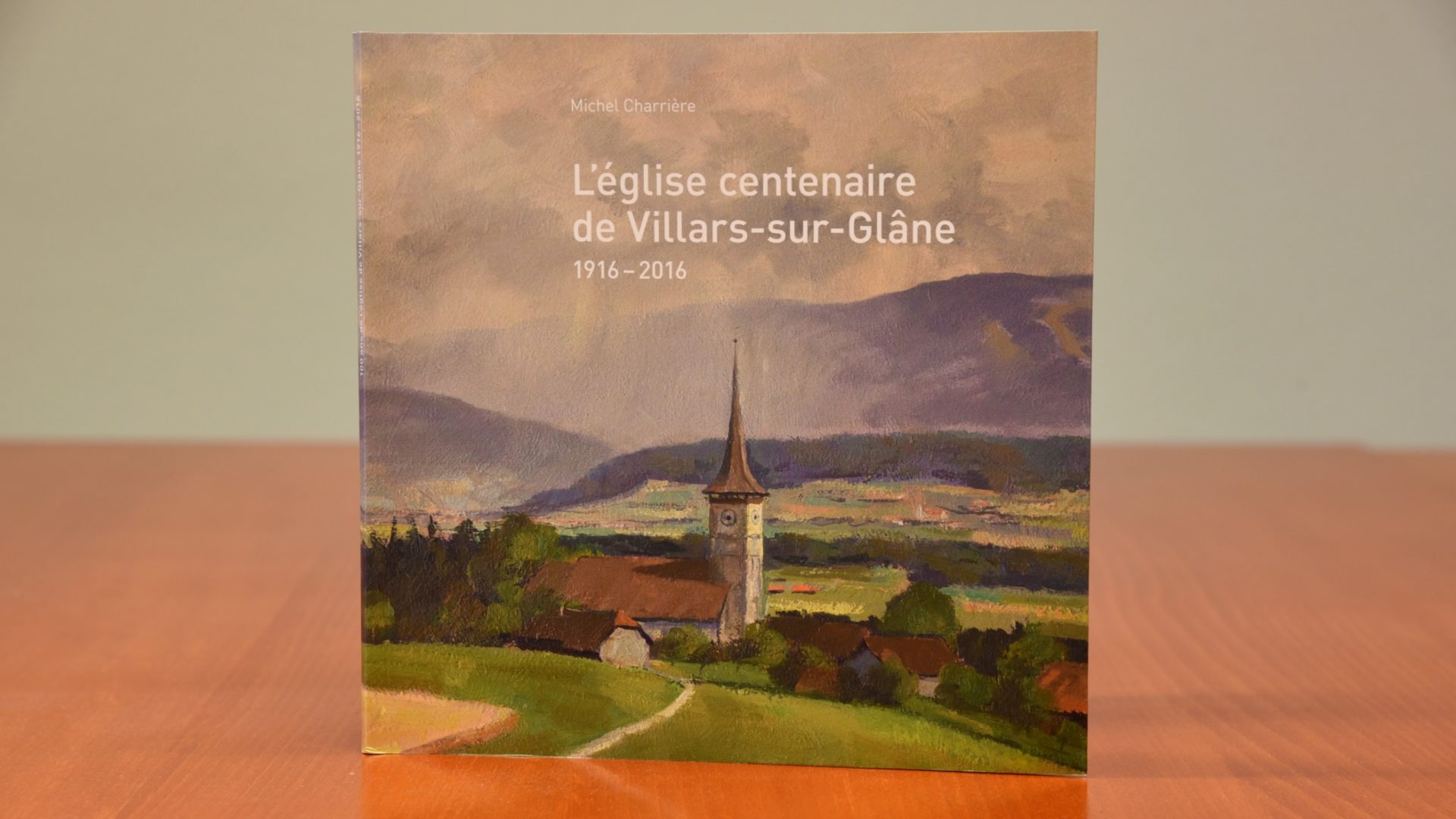 La plaquette retrace l'histoire de la paroisse de Villars-sur-Glâne (Photo:Raphaël Zbinden)
