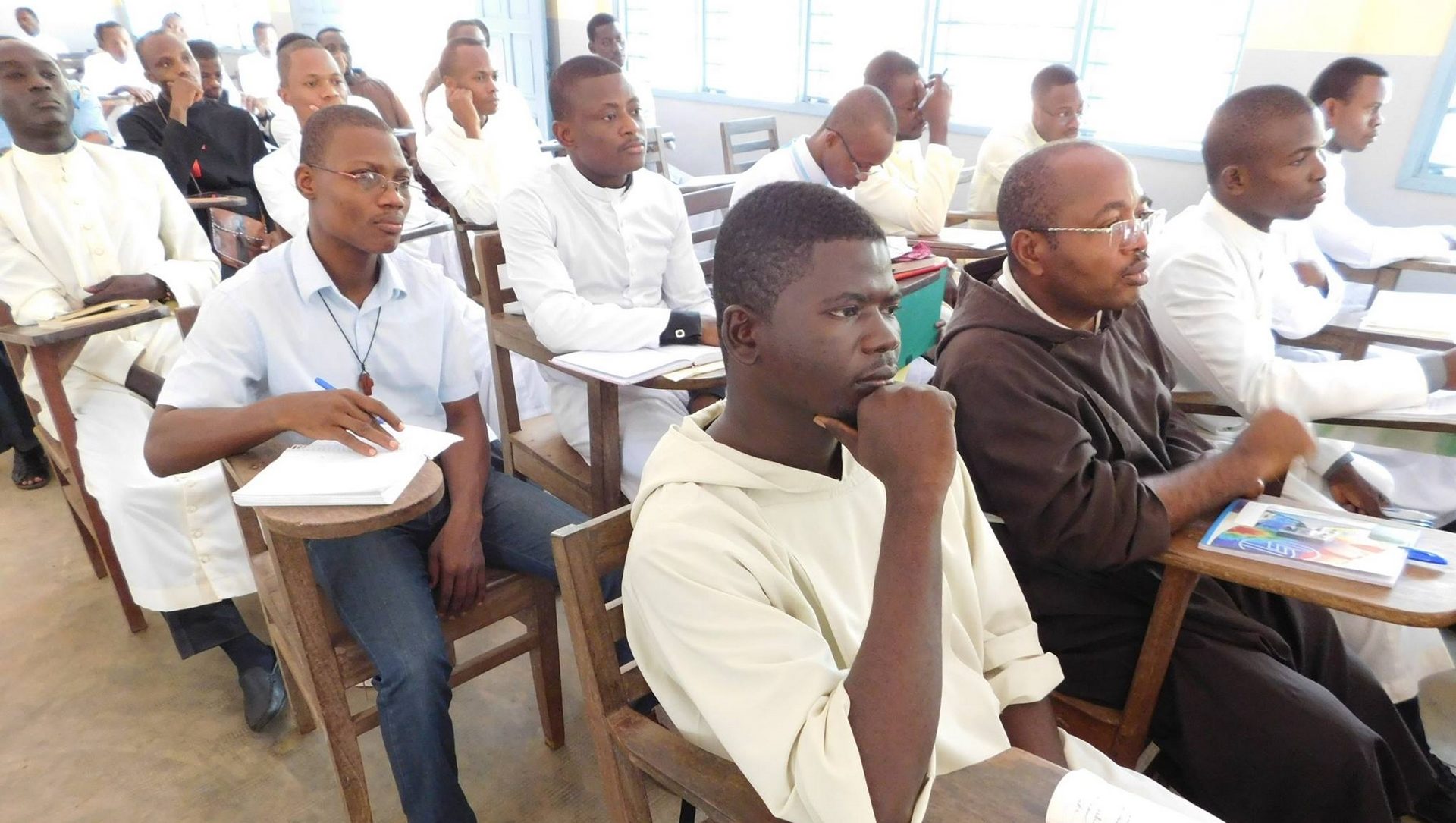 Des étudiants du Grand séminaire de Saint Gall à Ouidah, au Bénin (photo Facebook)