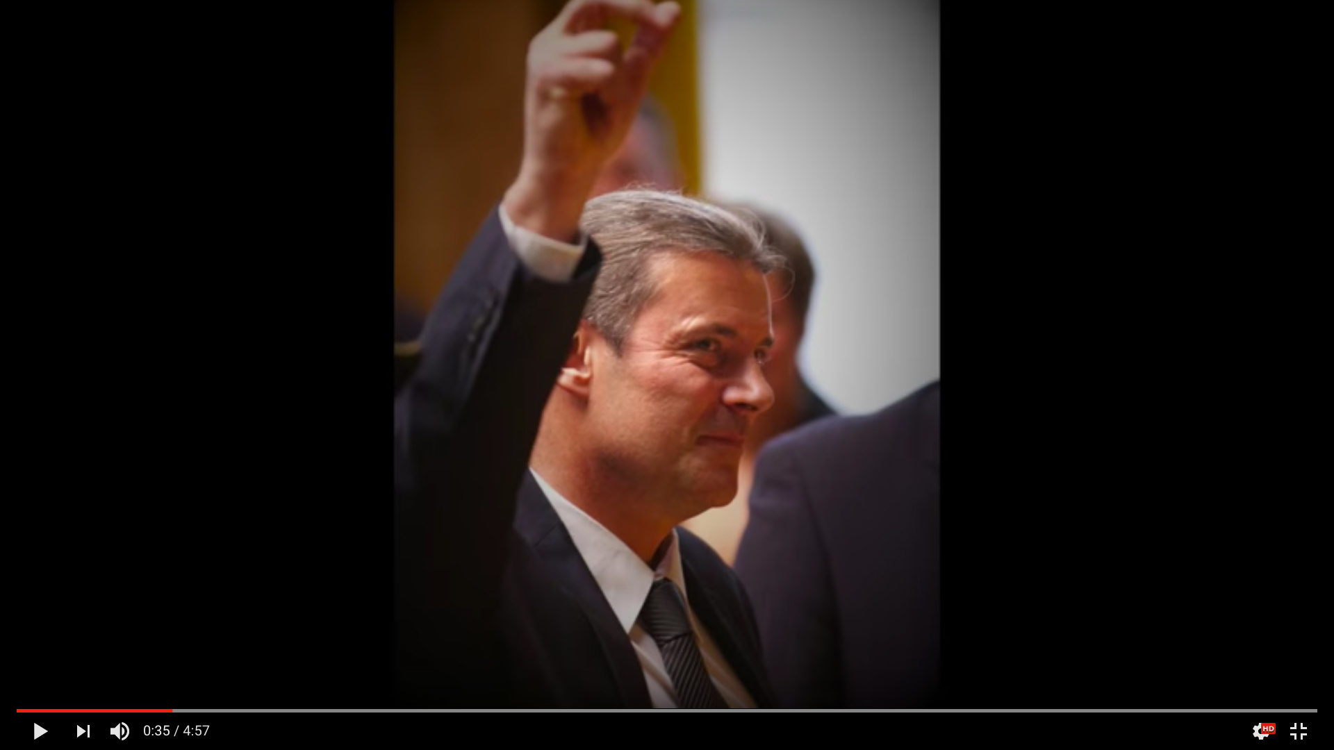 "La Liberté", dernier clip du politicien valaisan UDC Oskar Freysinger (capture d'écran Youtube)