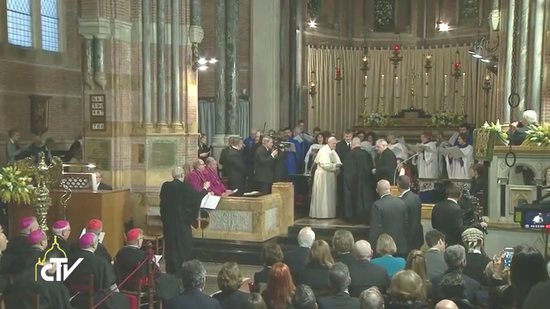 Le pape François acueilli à l'église anglicane de Rome (capture d'écran CTV)