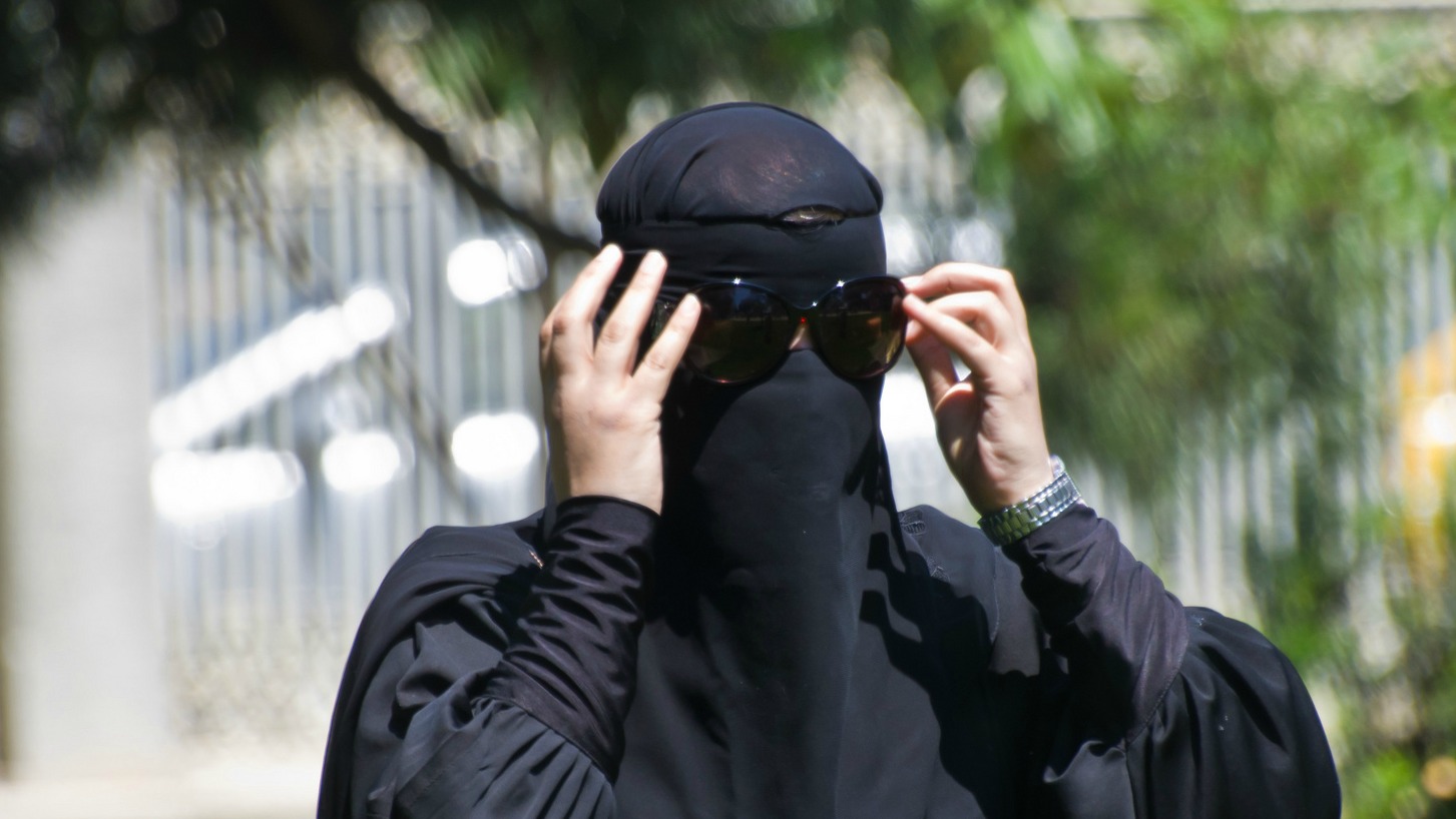Le port du niqab est un sujet qui fait débat en Suisse (Photo:Asian Media/Flickr/CC BY-NC-ND 2.0)