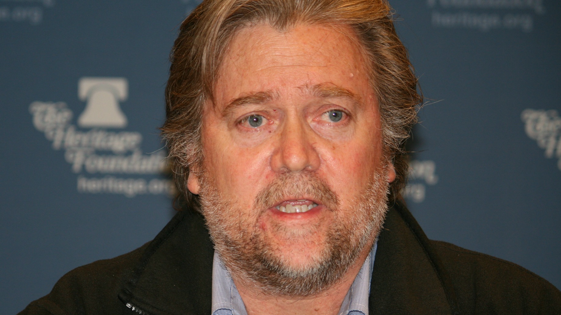 Steve Bannon, ancien président de Breitbart News, est l'un des plus proches conseillers du président Trump (Photo: Don Irvine/Flickr/CC BY-SA 2.0)