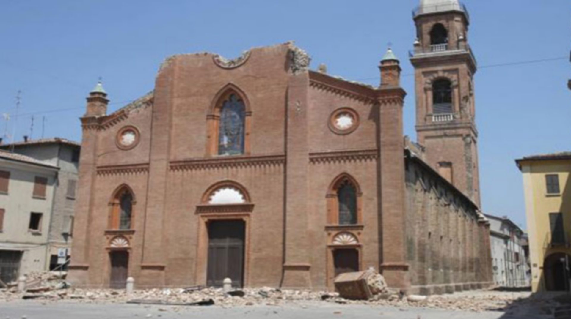 La collégiale Santa Maria Maggiore, de Mirandola, après le tremblement de terre de 2012 (photo DR)