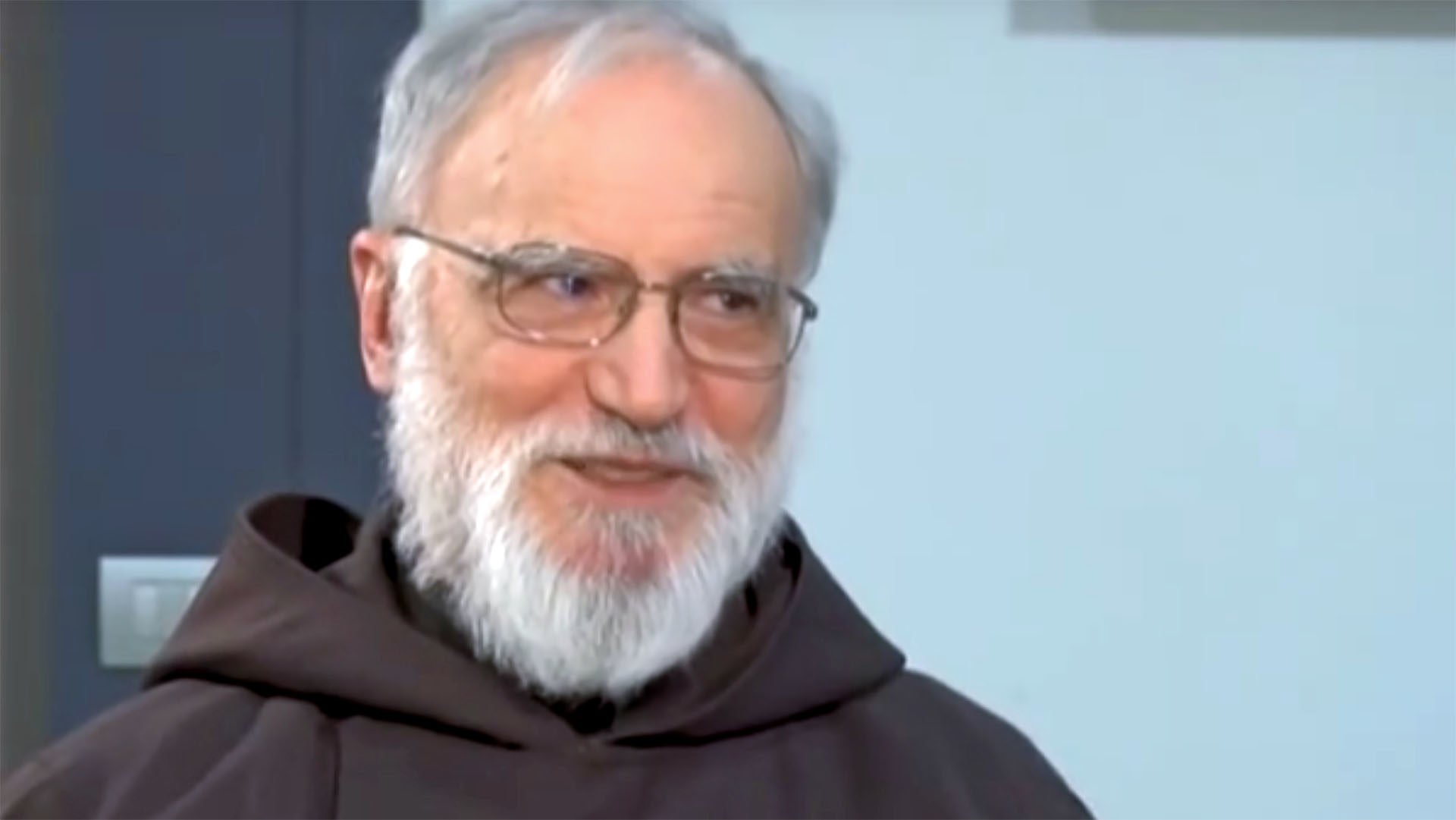 Le Père Raniero Cantalamessa, prédicateur de la Maison pontificale, assure les méditations de l'Avent pour la curie romaine. (Capture d'écran: youtube.com)