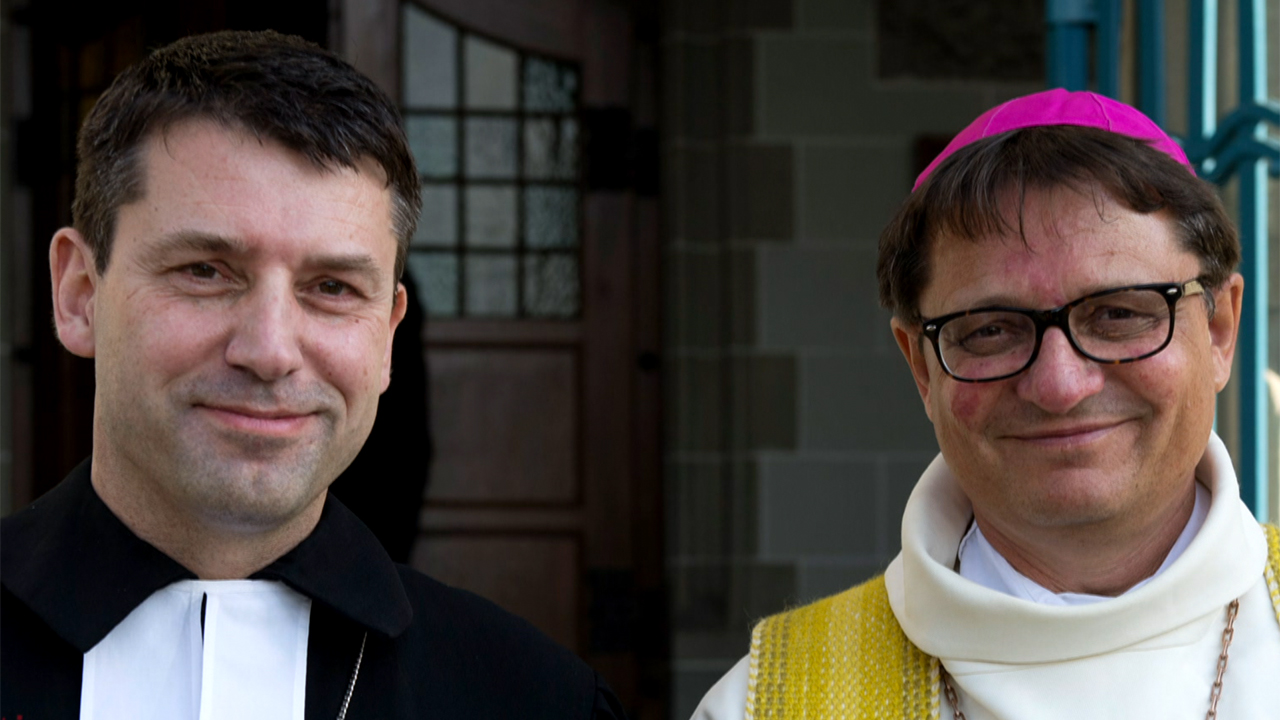 Gottfried Locher, président du Conseil de la FEFS, Mgr Felix Gmür, évêque de Bâle 
(Photo: Sibylle Kathriner)