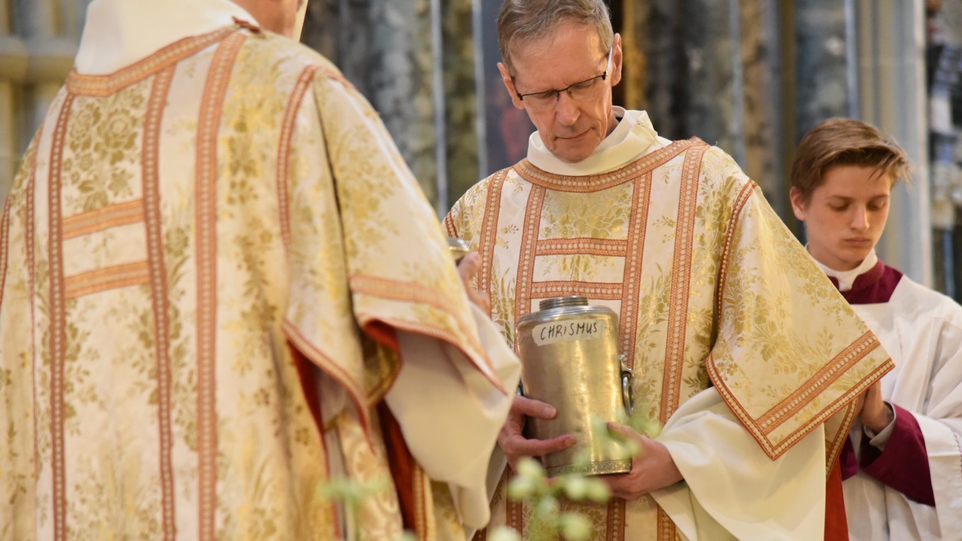 Les huiles saintes sont bénies lors de la messe chrismale | © Raphaël Zbinden