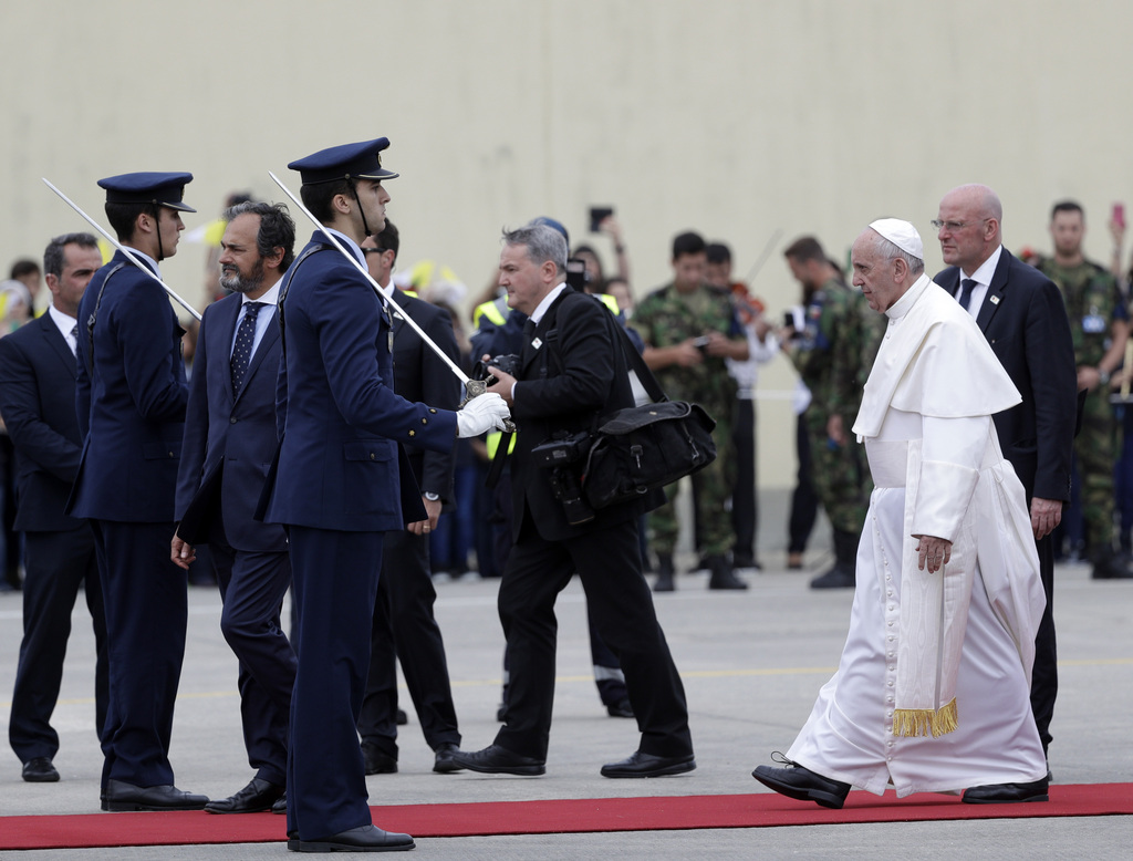 Le pape entame son "pèlerinage apostolique" au Portugal et à Fatima.(Photo: AP/A. Tarantino)