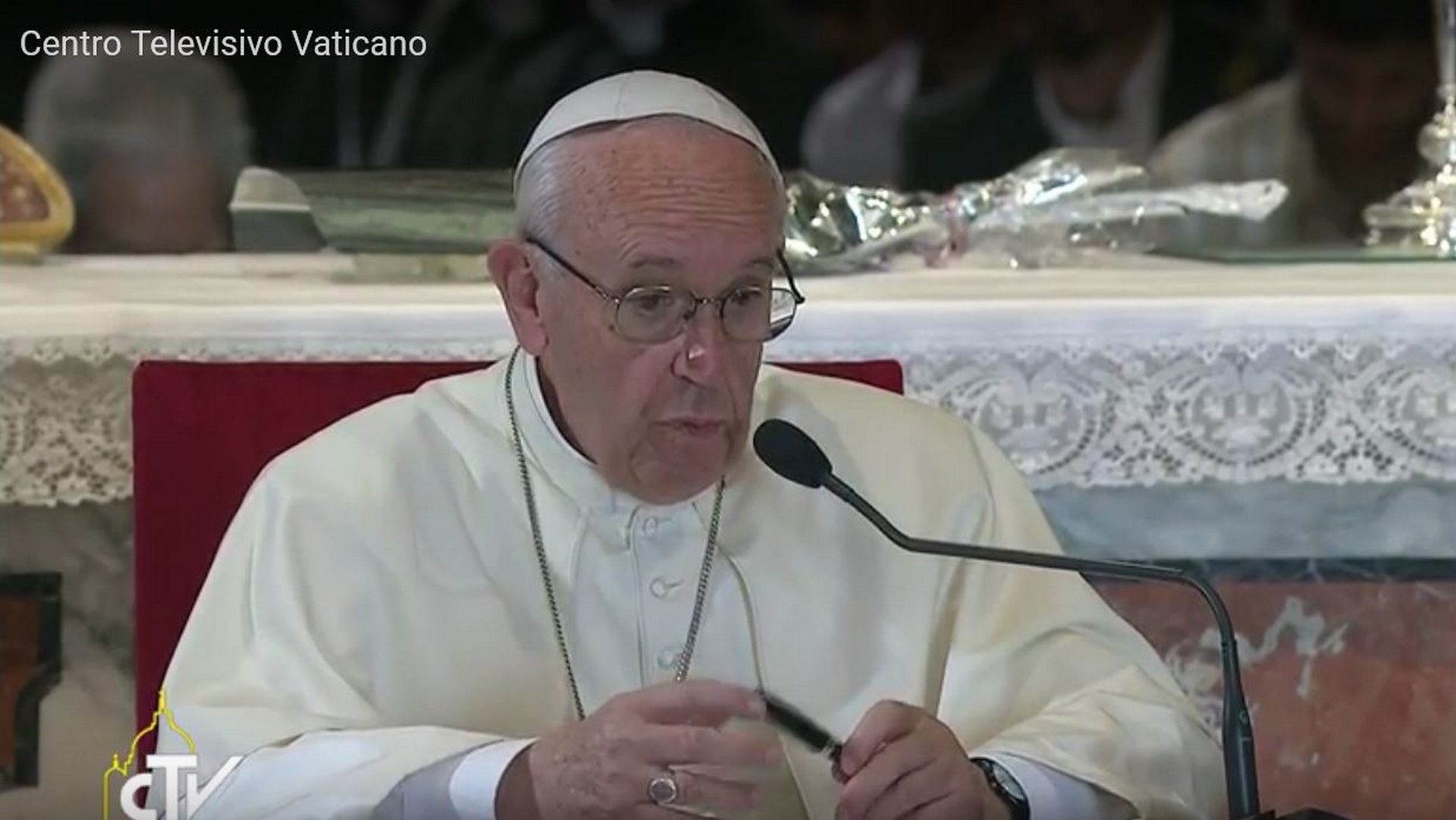 Le pape François, à Gênes, s'adresse aux personnes consacrées (capture d'écran CTV)