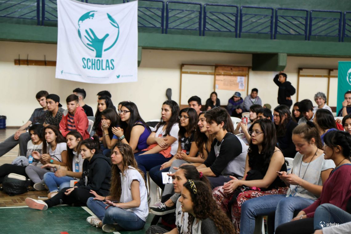 Le pape François s’est connecté le 9 juin 2017 pendant une quarantaine de minutes avec des jeunes du monde entier. (Photo: Scholas Occurentes) 