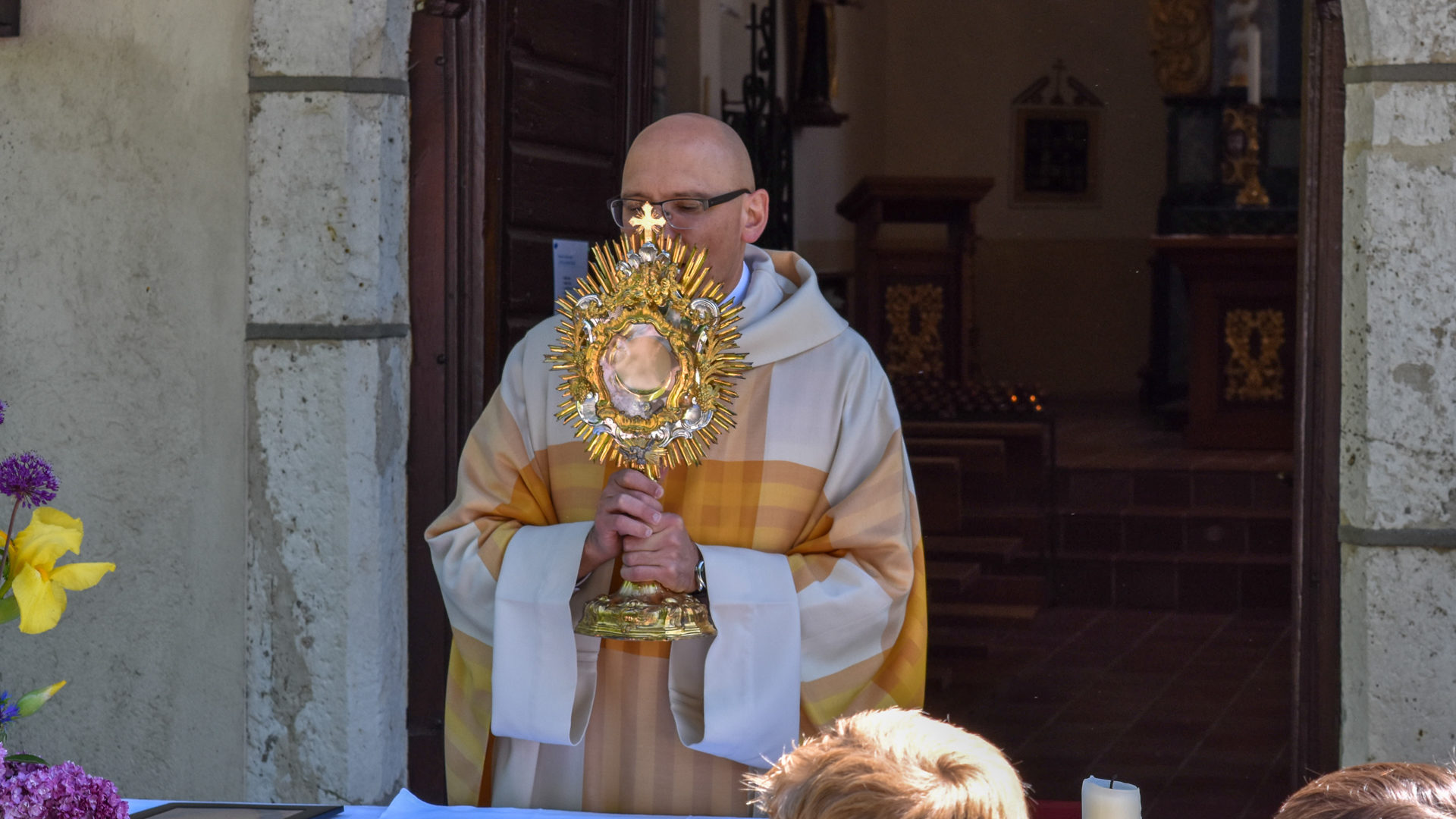 La Fête-Dieu  à la chapelle de St-Gilles de Cornol, dans le Jura (photo Jacques Berset) 