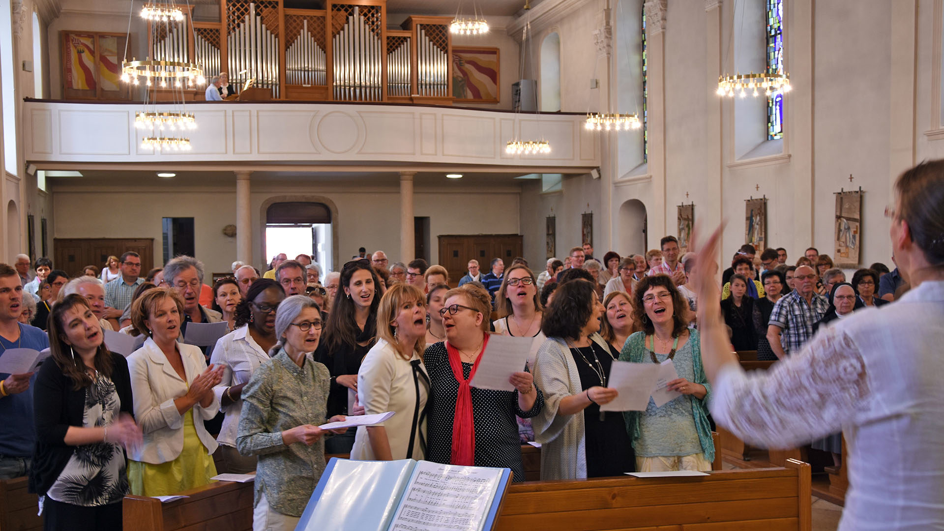 Une joyeuse ferveur lors de la messe de remise des diplômes de l'IFM 2017 à Bassecourt | © Grégory Roth