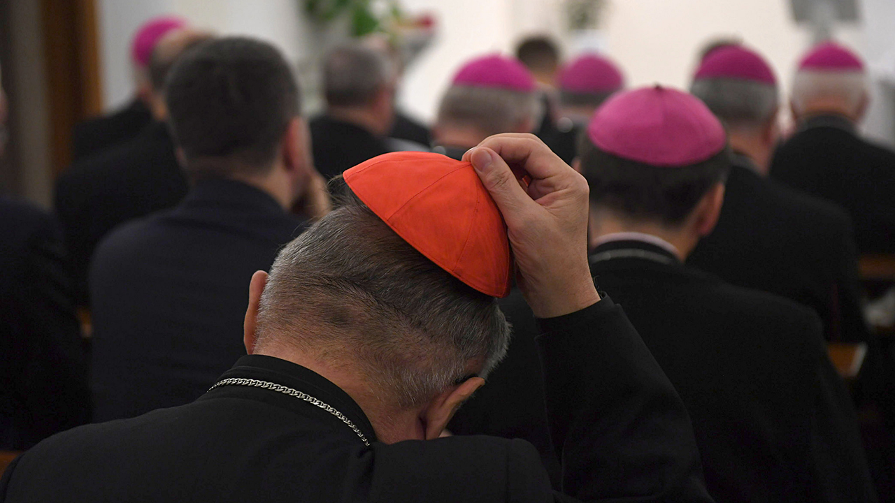 Lors des visites de courtoisie à la salle Paul VI au Vatican, le 28 juin 2017, les nouveaux cardinaux ont reçu des foules de nombreux fidèles et de journalistes (photo d'illustration: Mazur/episkopat.pl)