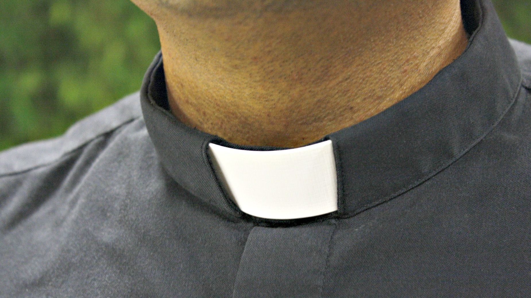 En France, l'image du prêtre reste appréciée. C'est un "homme d'écoute" pour 83% des sondés. (Photo: Pixabay)