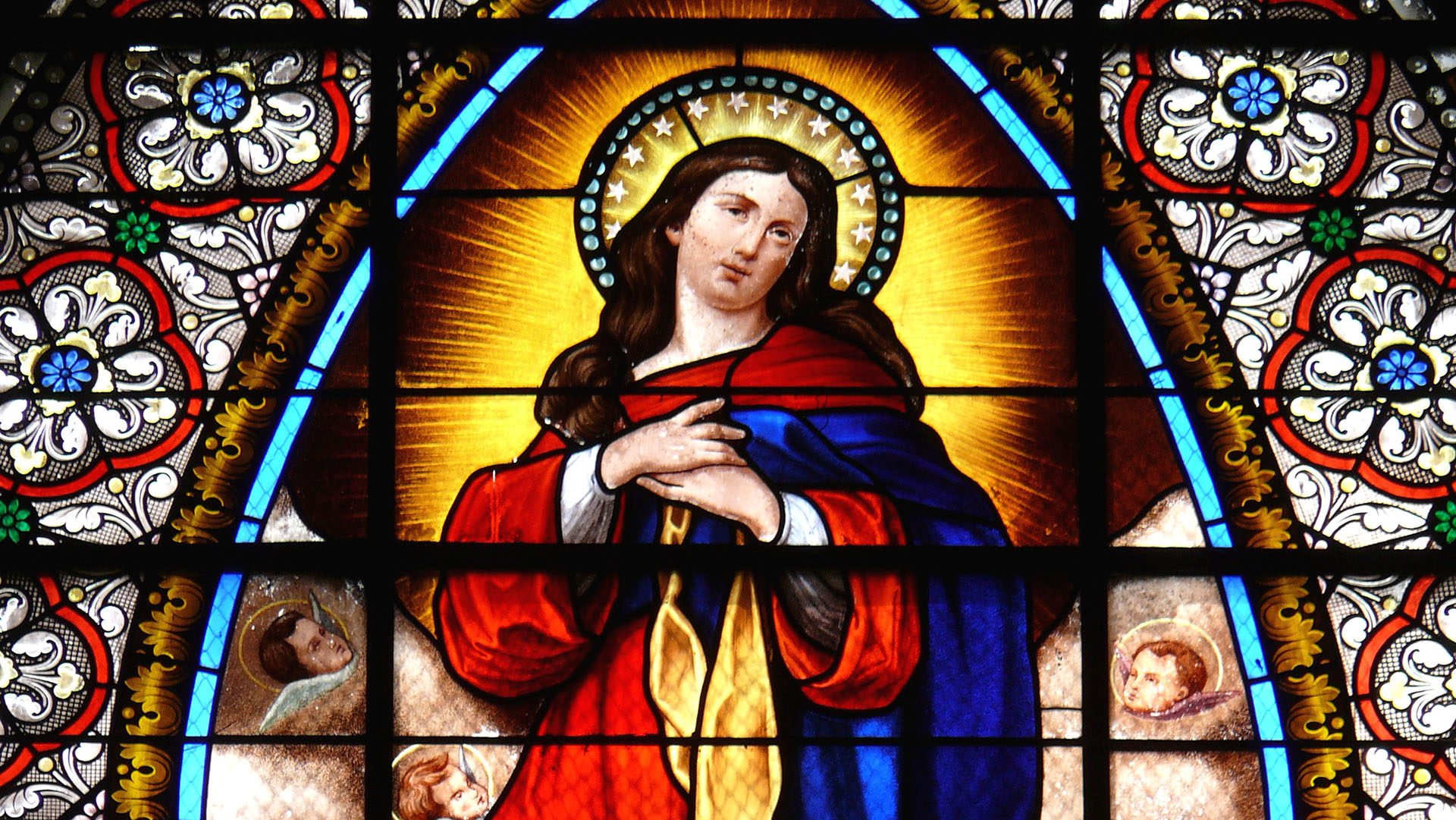 Vitrail de la Vierge de Eglise Notre-Dame-de-l'Assomption, à Saint-Martin-Vésubie, en région PACA. (Photo: Wikimedia Commons/Mossot/CC BY-SA 3.0)