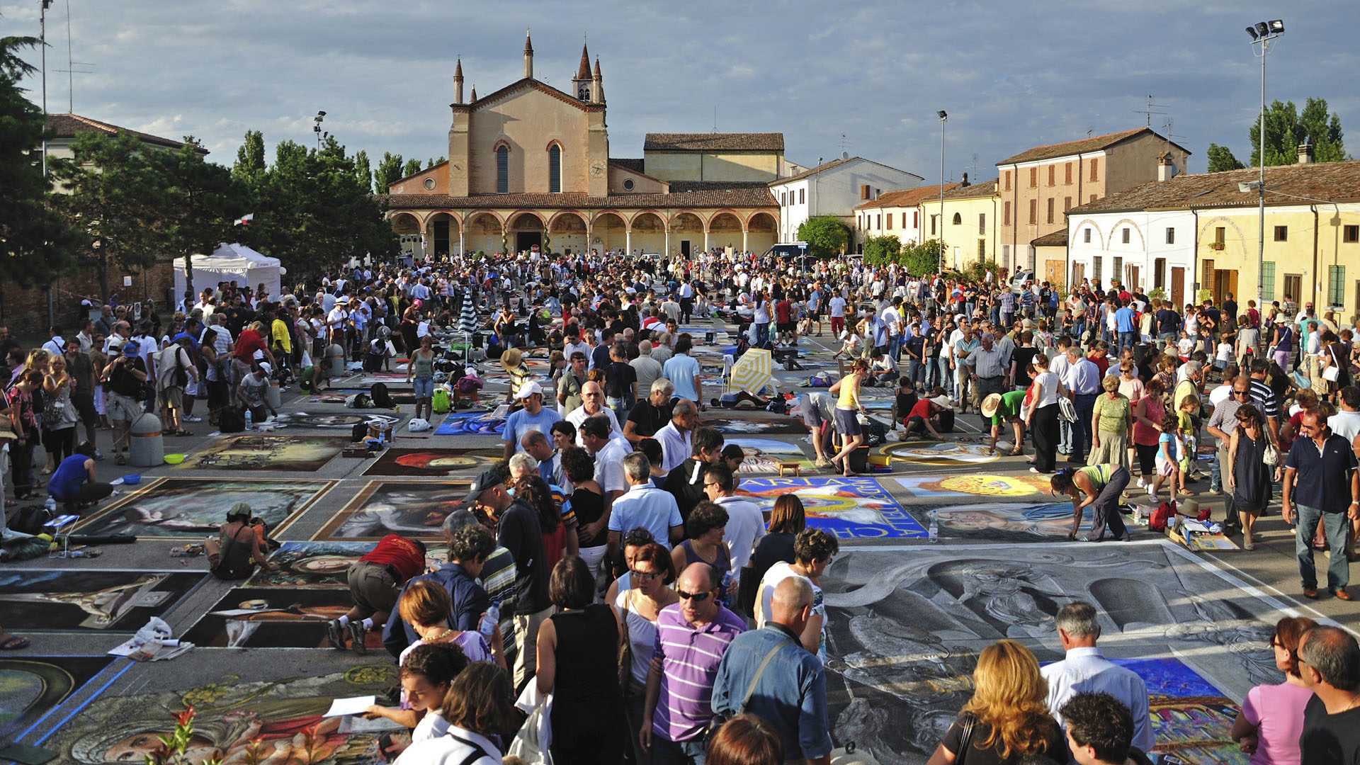 Chaque année, depuis 1973, les Madonnari se retrouvent à Curtatone, près de Mantoue en Italie, pour leur "festival de Cannes". (Photo: Wikipedia/CC-BY-SA-3.0)