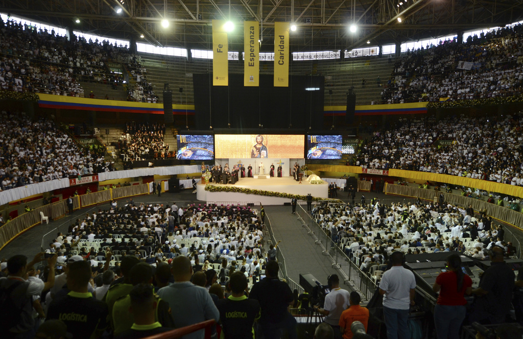 Au Macarena event center de Medellìn, le pape a rencontré le clergé, les religieux et les consacrés colombiens. (Photo: Luis Benavides/Ap/Keystone)