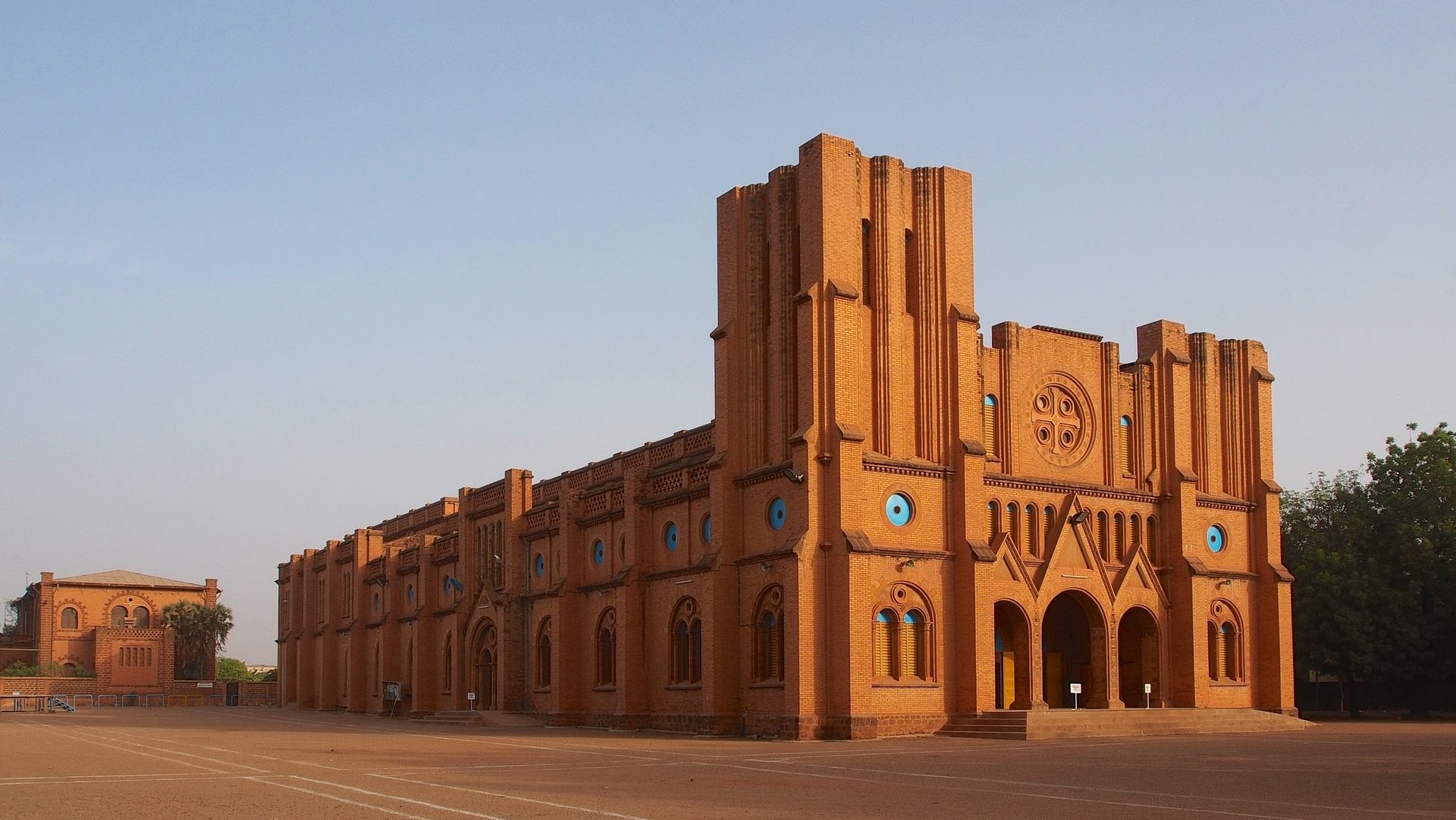 La cathédrale de Ouagadougou, au Burkina Faso (photo wikimedia commons Sputniktilt CC BY-SA 3.0)