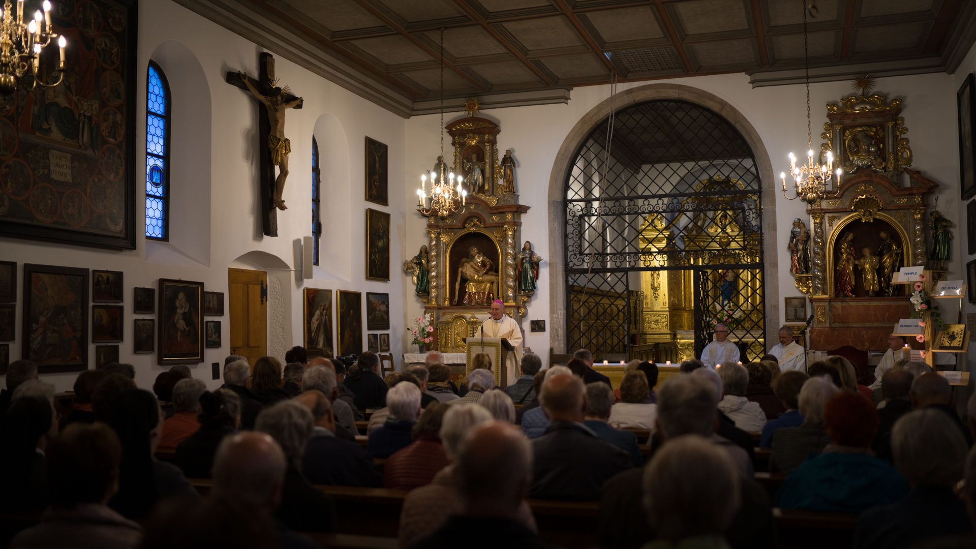 Environ 200 personnes ont assisté à la messe présidée par Mgr  Claude Schockert, évêque émérite de Belfort-Montbéliard (Photo: Pierre Pistoletti)