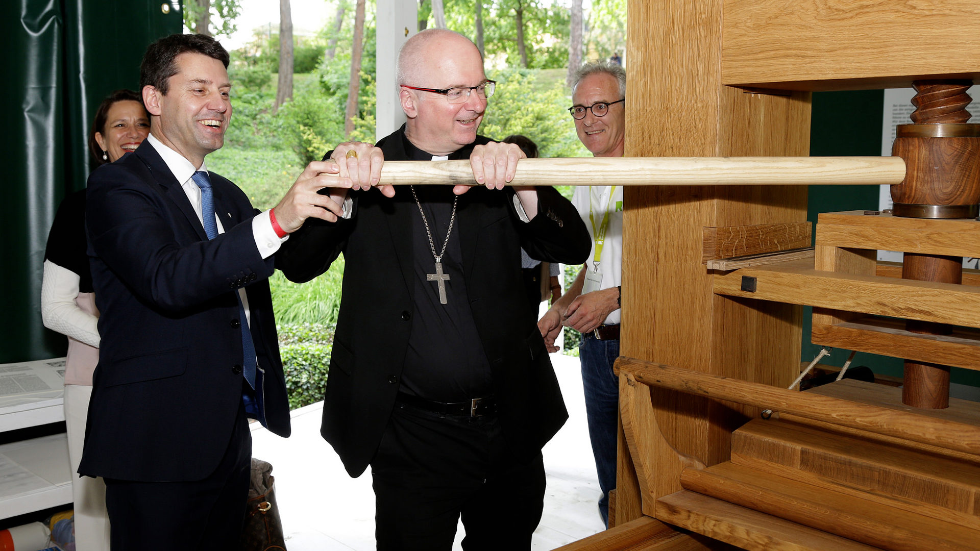 Mgr Charles Morerod avait participé à l'inauguration du pavillon suisse (Photo:FEPS)