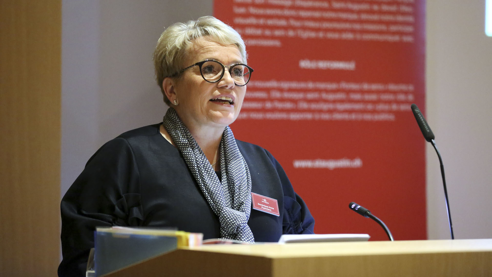 Saint-Maurice (VS) le 7 octobre 2017. Dominique-Anne Puenzieux, directrice des Editions Saint-Augustin, annonce le lancement du digital aux équipes des bulletins. | © B. Hallet  