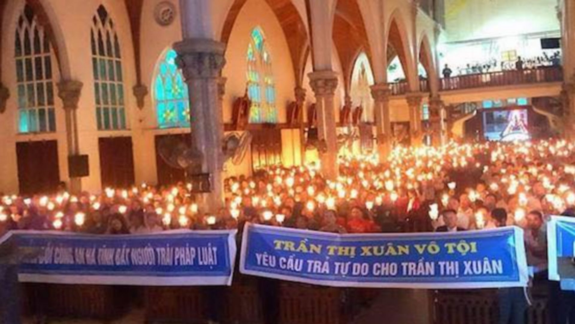 Des milliers de catholiques vietnamiens réunis dans l'église de Cua Sot  pour prier pour la libération d'une militante (facebook Duc Nguyen) 