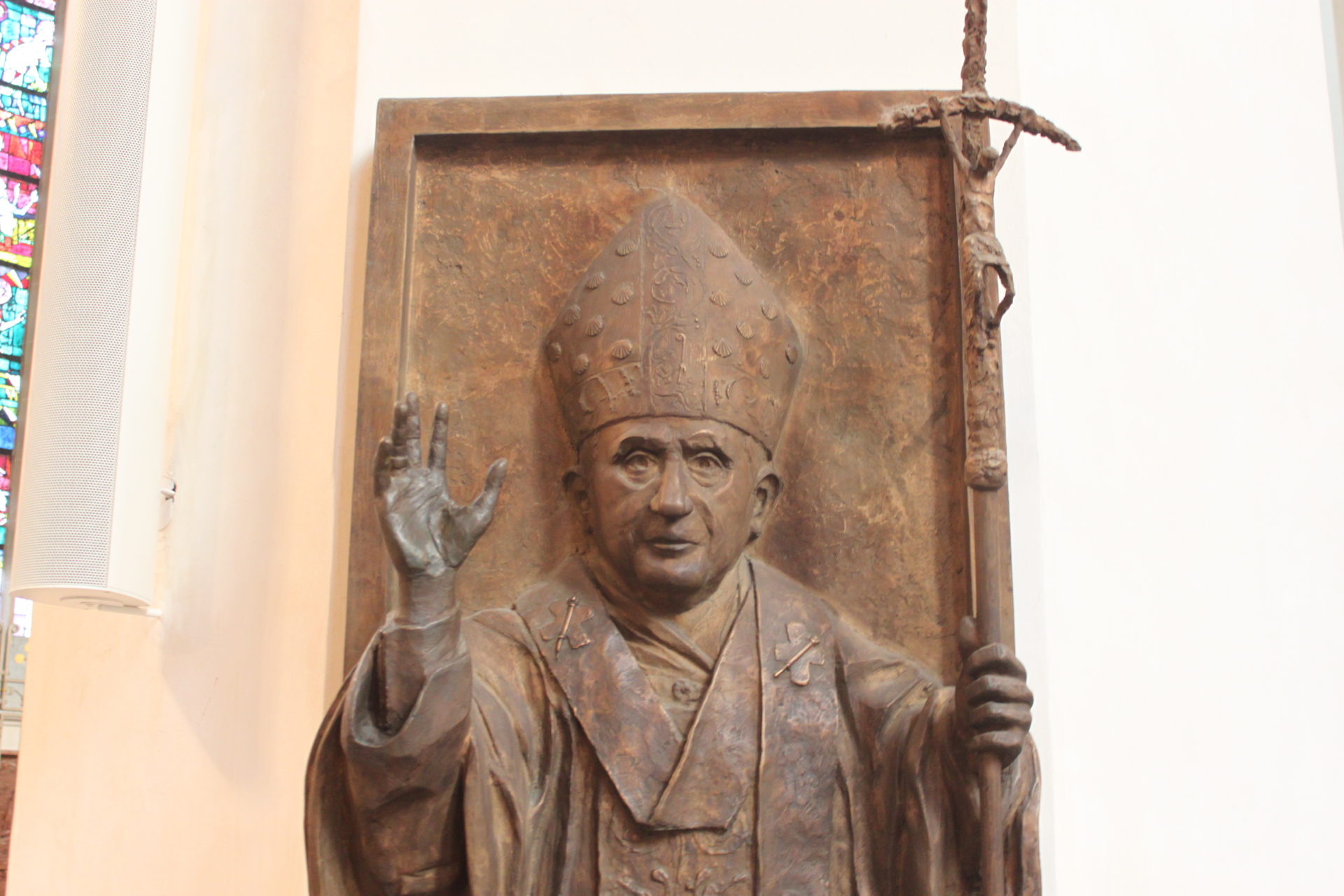 Bronze de Benoît XVI à la cathédrale de Munich | © Bernard Litzler