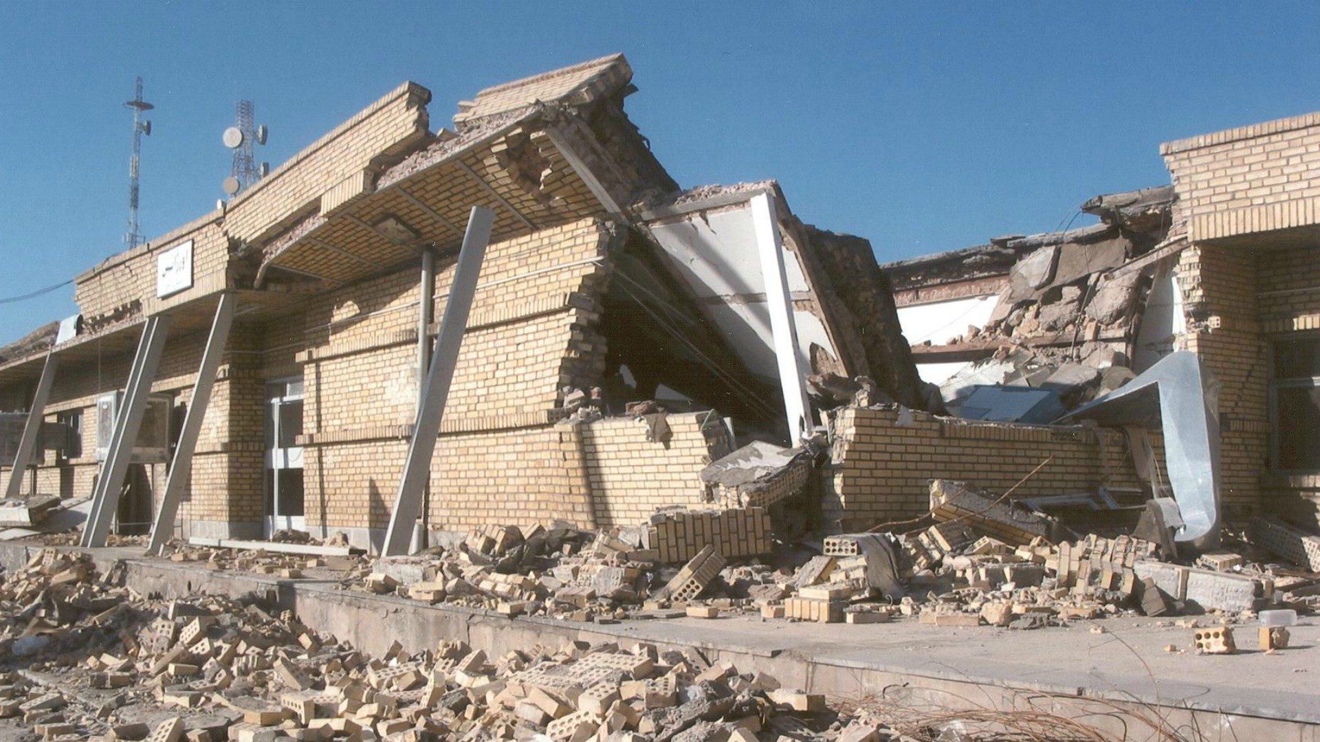 L'Iran est une région à fort risque sismique (Photo:séisme à Bam, en 2003/Flickr/Direct Relief/CC BY-NC-ND 2.0)