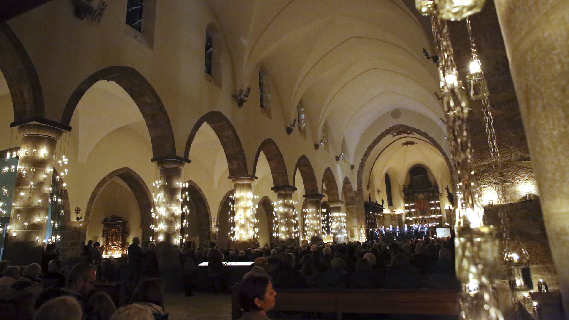 La basilique de l'Abbaye de Saint-Maurice éclairée à la flamme. Lumina 2017 | © Bernard Hallet  