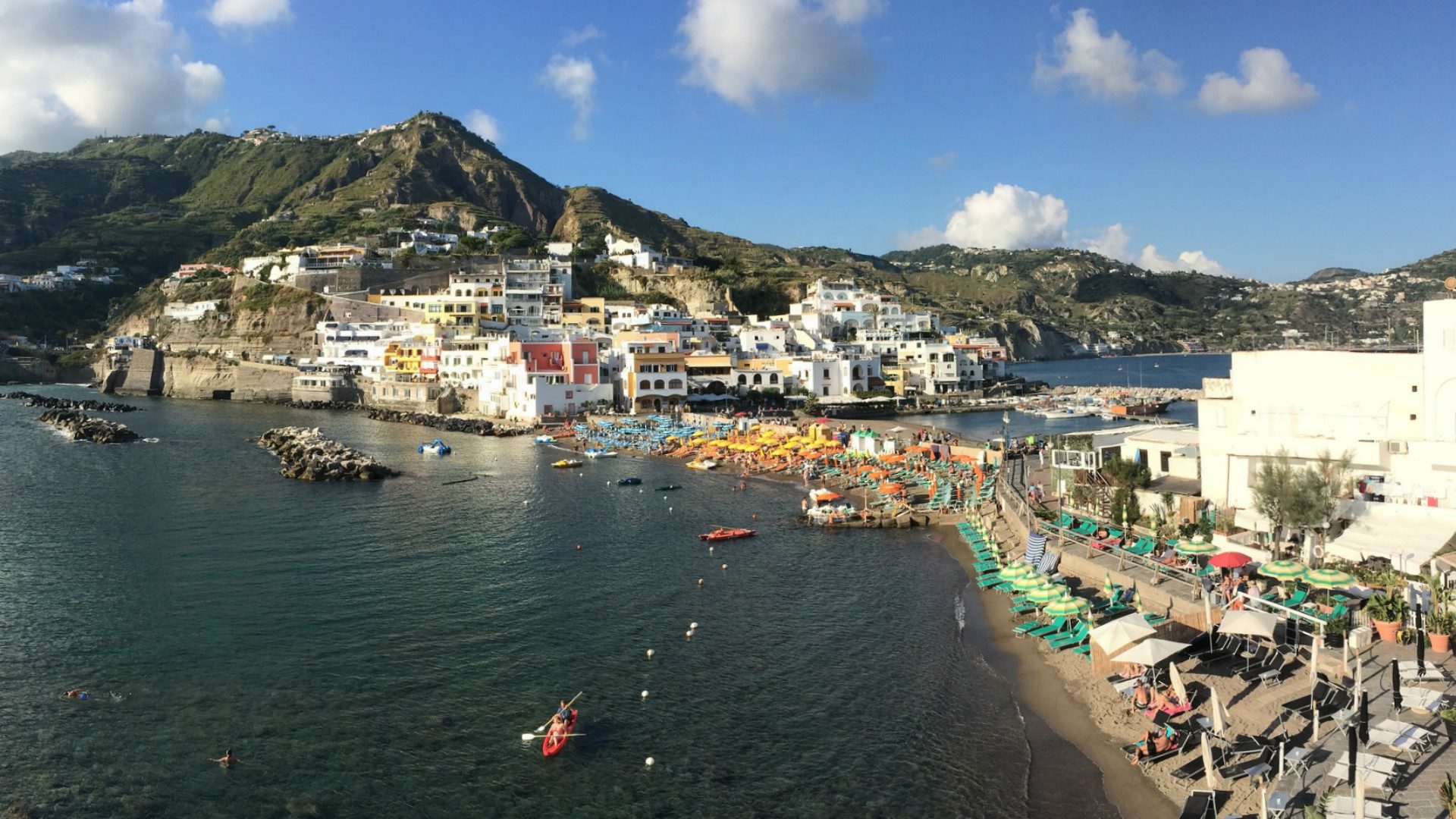 L'île d'Ischia a été durement touchée par un séisme, le 24 août 2017 (Photo:marktristan/Flickr/CC BY-SA 2.0)