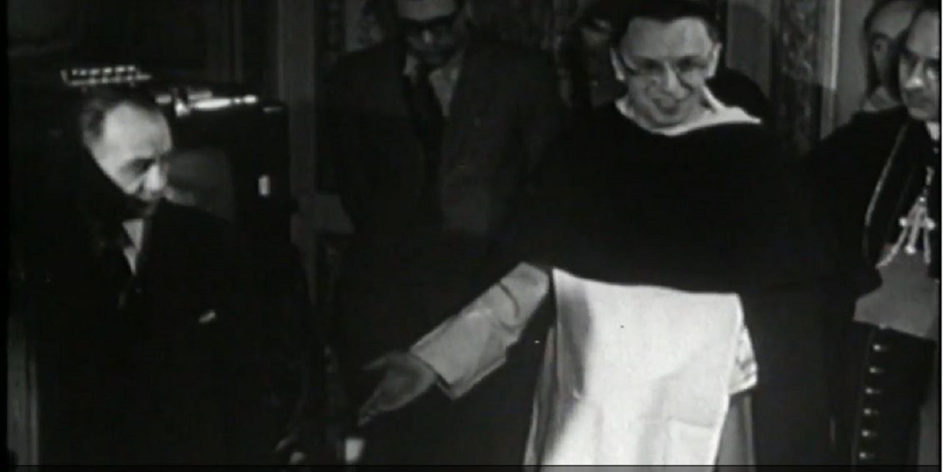 Le Pere Pichard eu le premier l'idée de retransmettre la messe à la télévision. | Capture-écran/Jour du Seigneur
