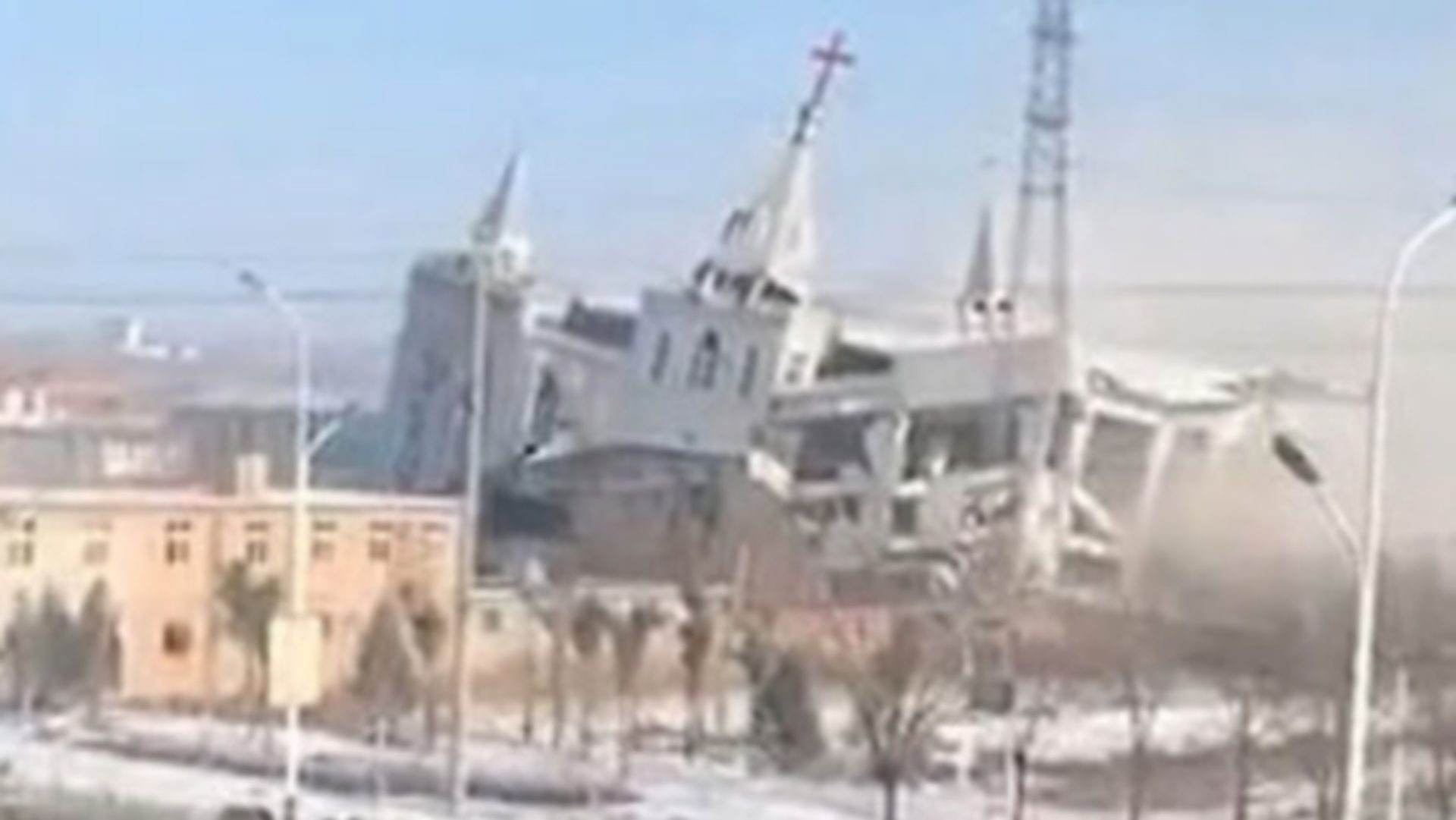 Démolition de l'église du 'chandelier doré' de Linfen, le 9 janvier 2018 | capture d'écran youtube 