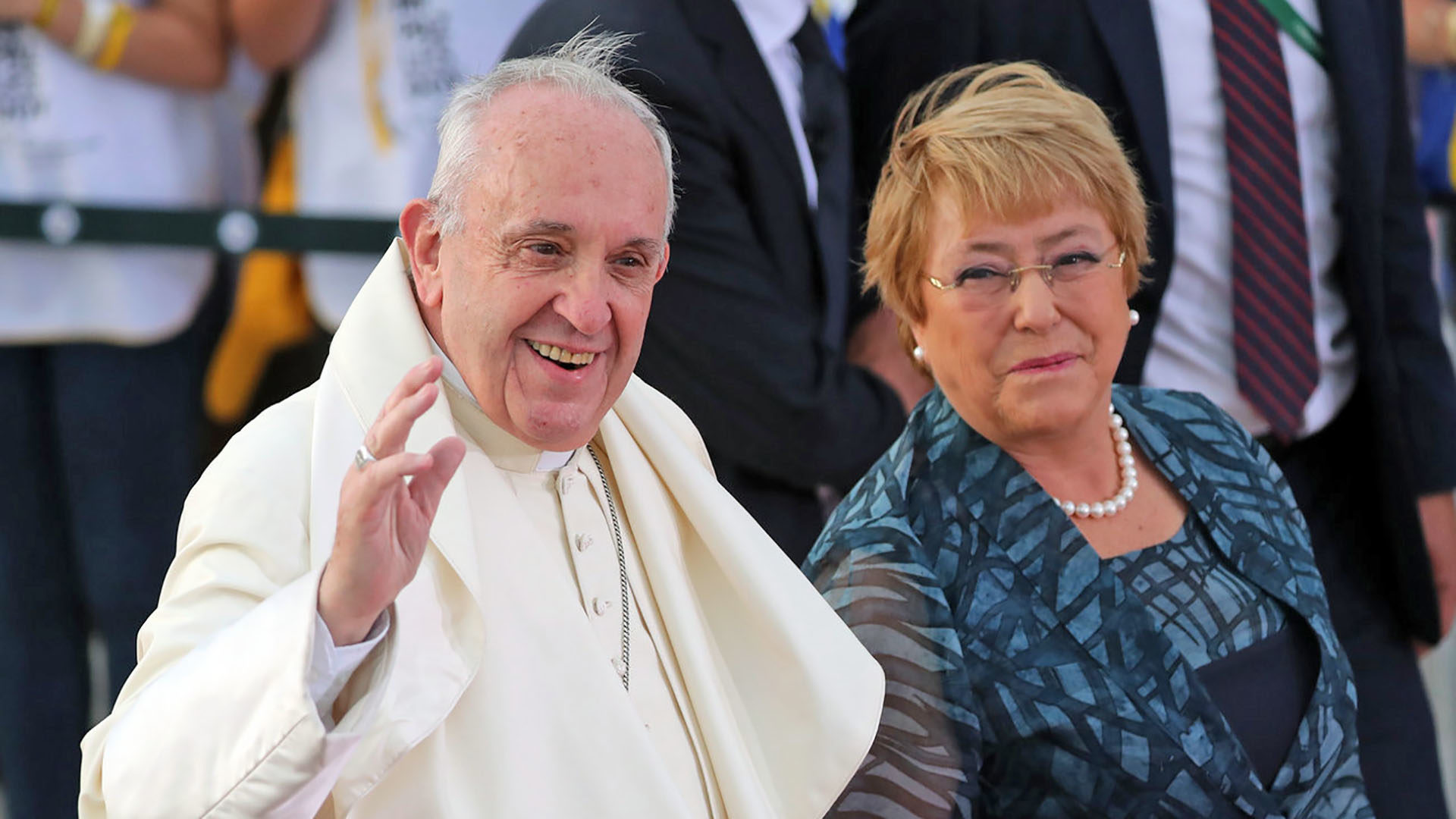 La présidente du Chili, Michelle Bachelet, accueille le pape l'aéroport de Santiago le 15 janvier 2018 | © Keystone