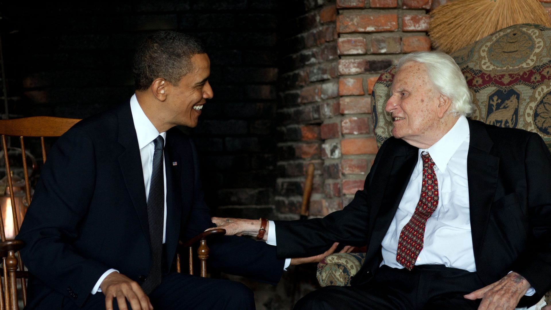 Le pasteur Billy Graham en conversation avec le président Barack Obama | Official White House, Pete Souza
