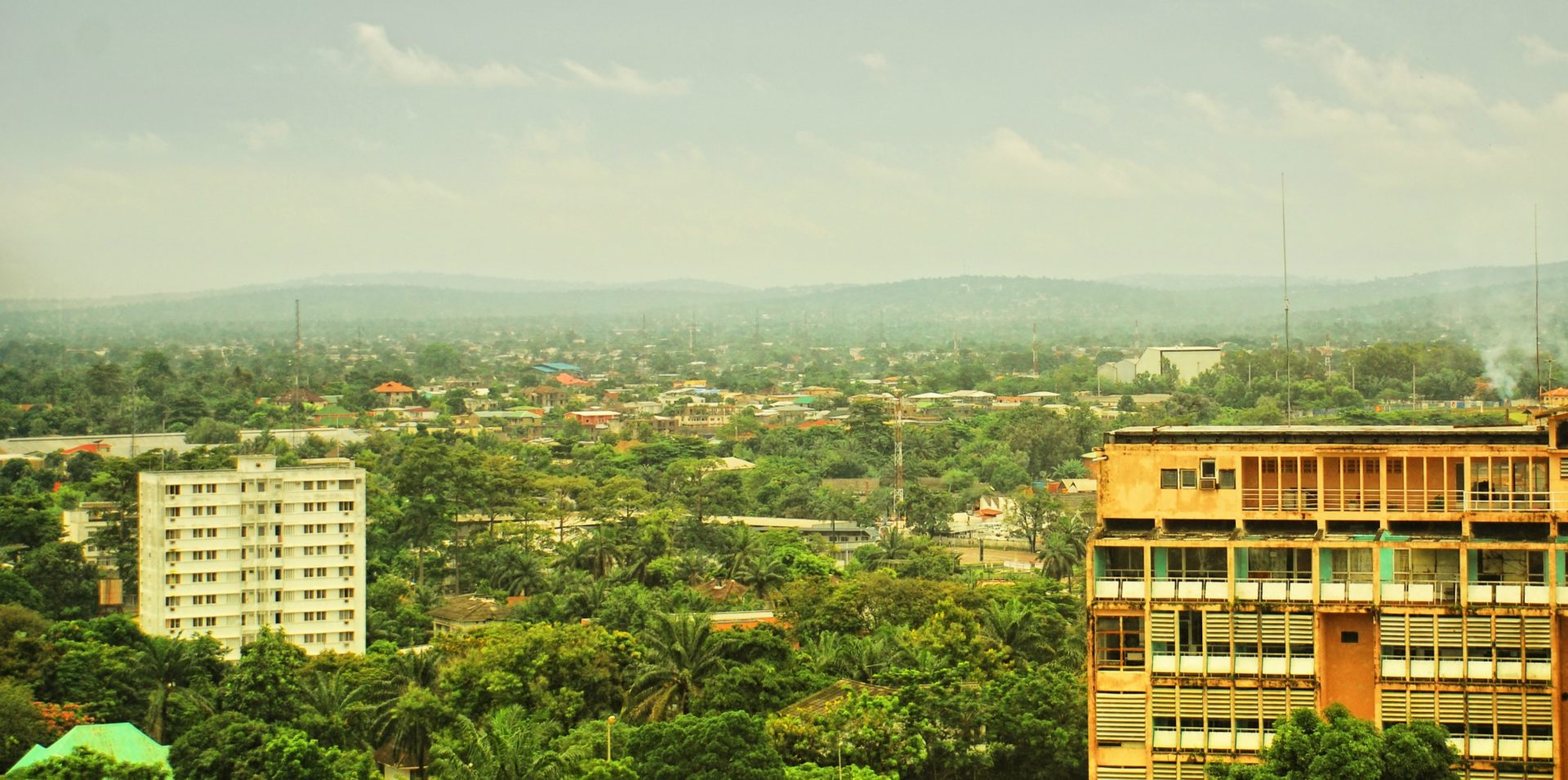 Les prêtres ne se sentent plus en sécurité à Kinshasa, la capitale de la RDC. | © Irene 2005/Flickr/CC BY 2.0