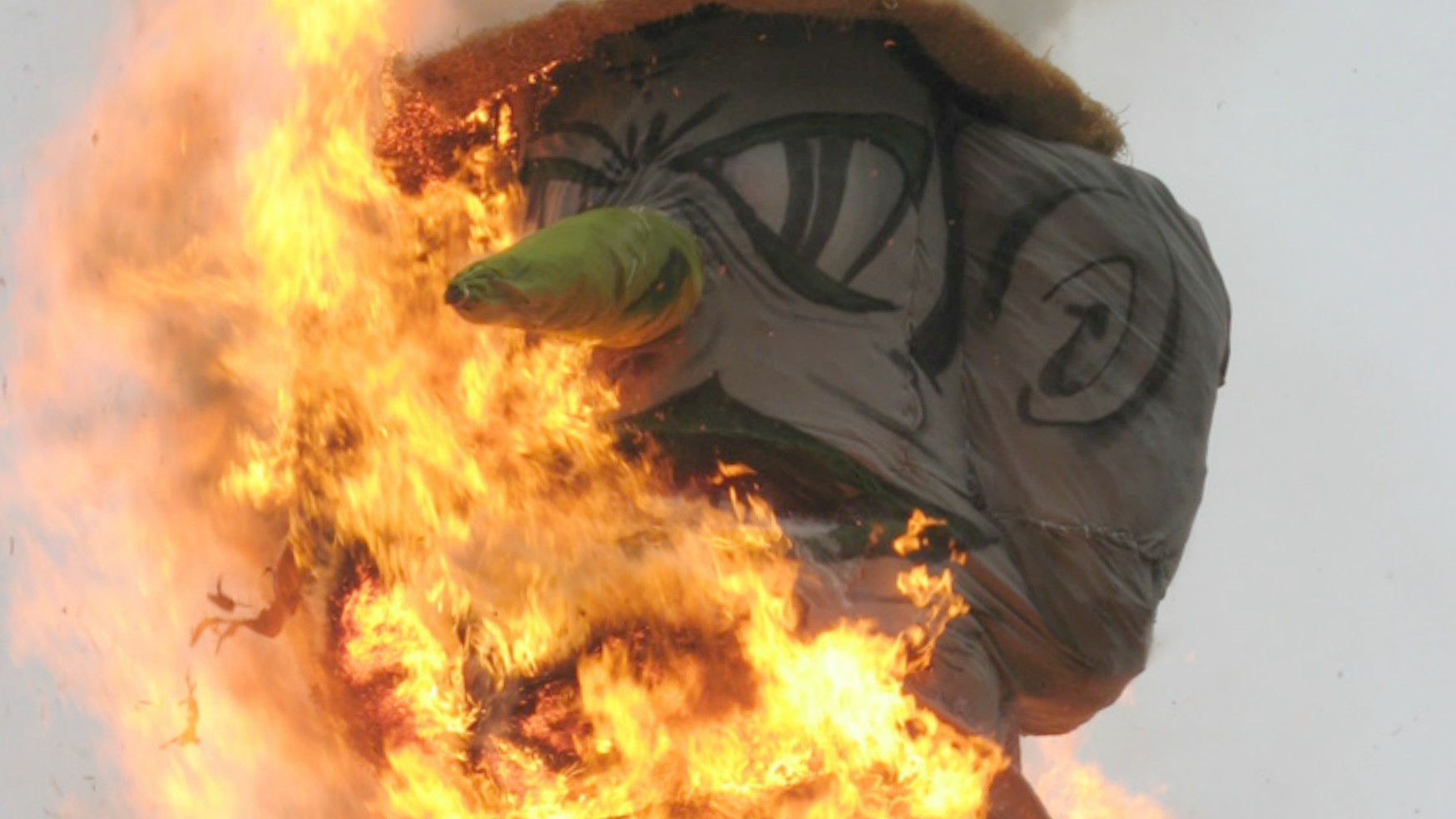 A Fribourg, le Rababou qui brûle symbolise le départ de l'hiver (Photo:carnaval des Bolzes 2009/centvues/Flickr/CC BY-NC 2.0)