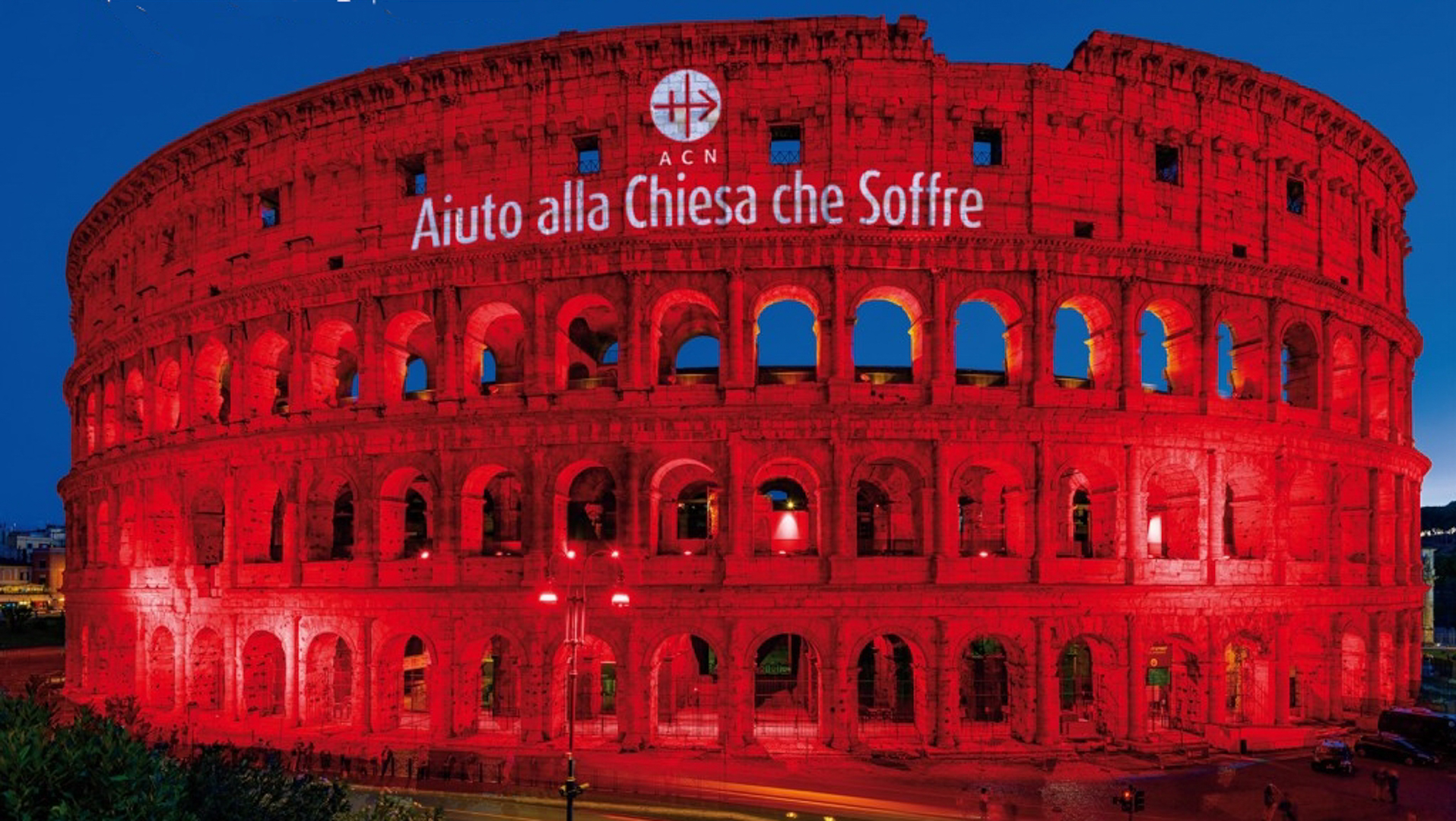 Le Colisée de Rome illuminé en rouge à la mémoire des chrétiens persécutés | ©  ACS Italia