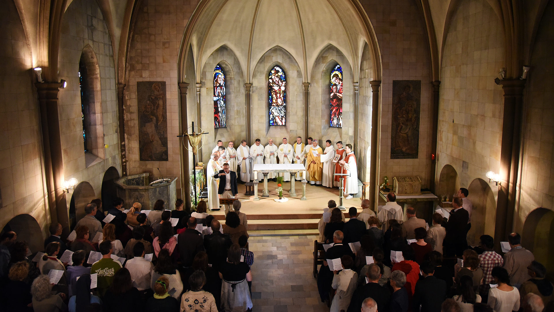 L'intérieur de l'église Saint-Clément, à Bex /photo: remise des diplômes de l'IFM, 4 juin 2016 | © Pierre Pistoletti 