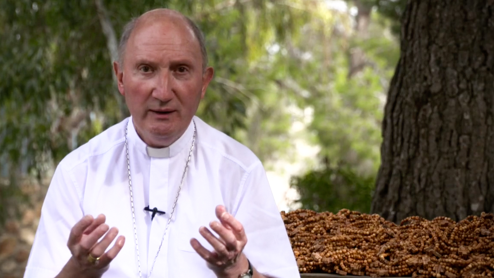Mgr Pierre Bürcher s'était donné pour tâche de faire fabriquer à Bethléem 1,5 million de chapelets en bois d'olivier | © sjmvlausanne.org