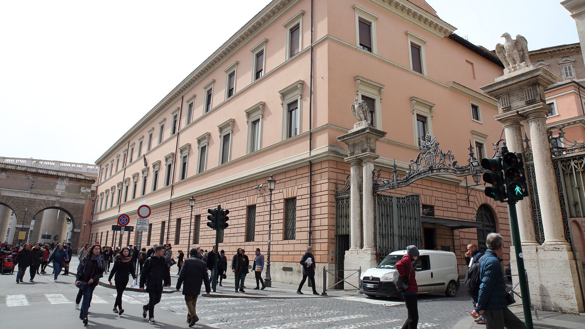 La caserne de la garde pontificale, datant du 19e siècle, devra être reconstruite. | © B. Hallet