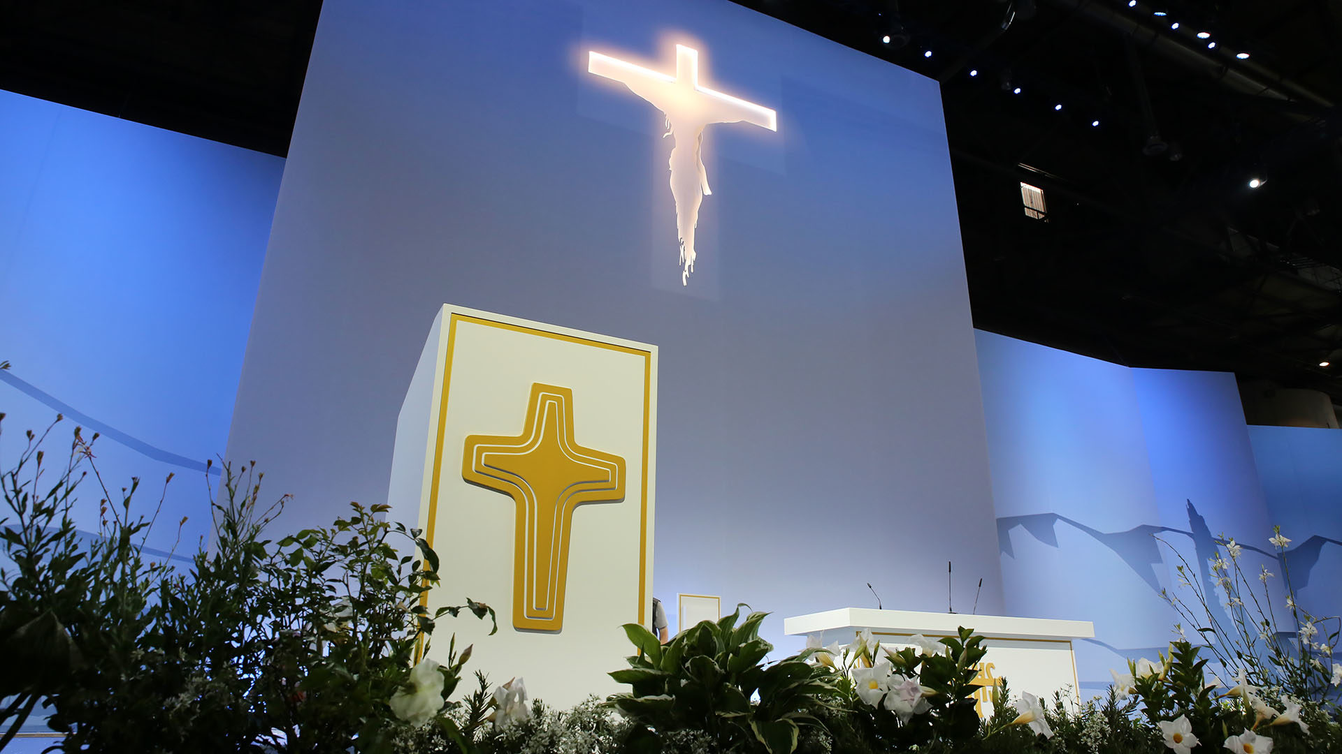 Le décor pour la messe du pape François à Palexpo est prêt. |  © Berrnard Hallet 