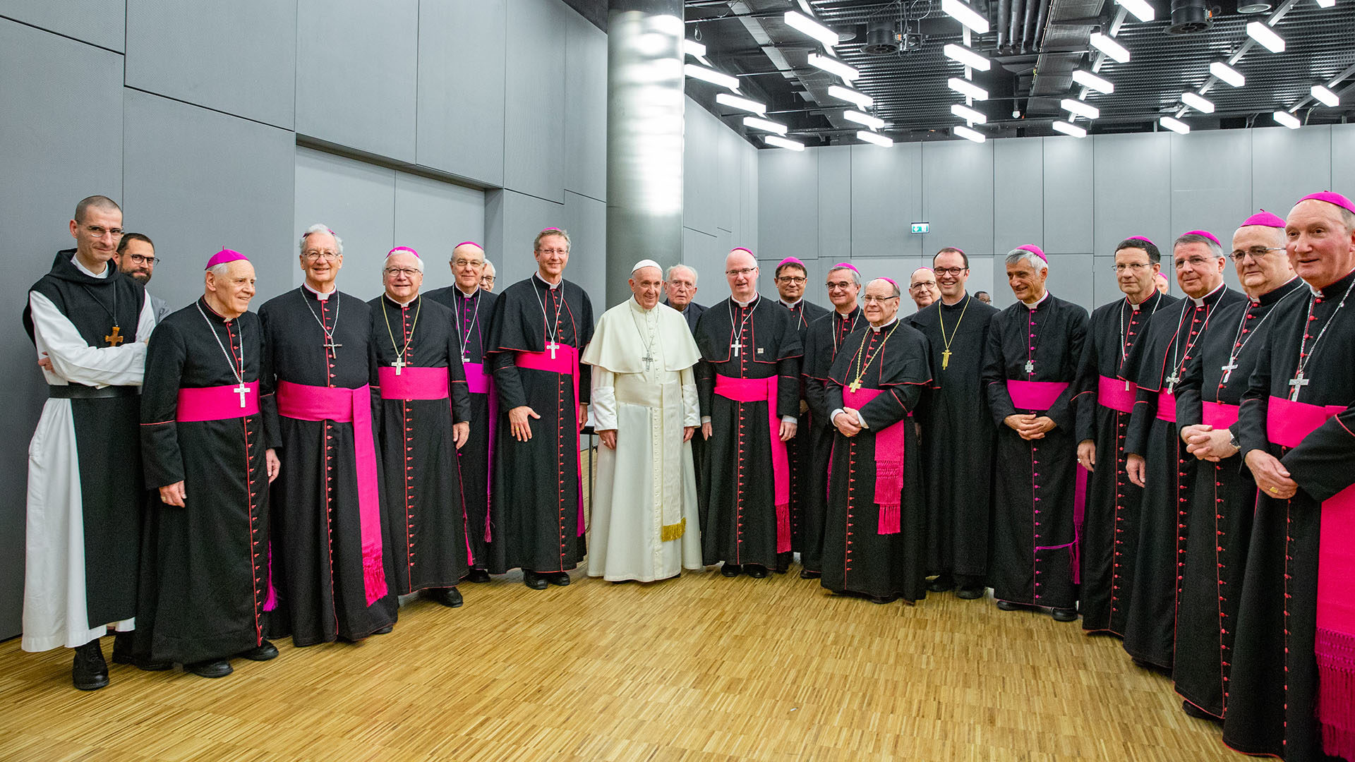 Les membres de la Conférence des évêques suisses et les évêques émérites reçus par le pape François | © CES Jean-Claude Gadmer