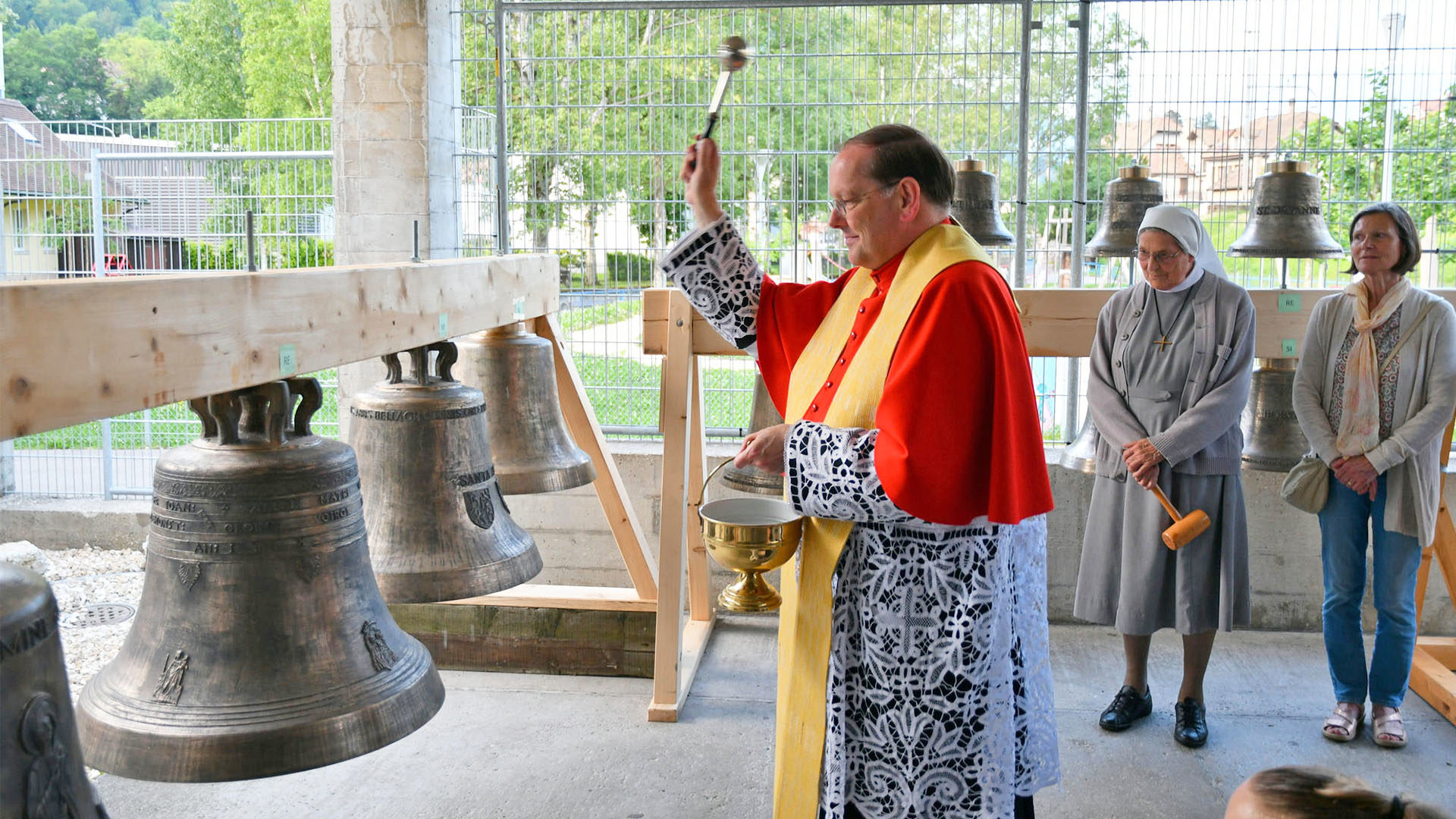 Le chanoine Thomas Rödder pendant le baptême des cloches à Moutier | © Philippe Girardin / Flickr / CC BY-NC-ND 2.0