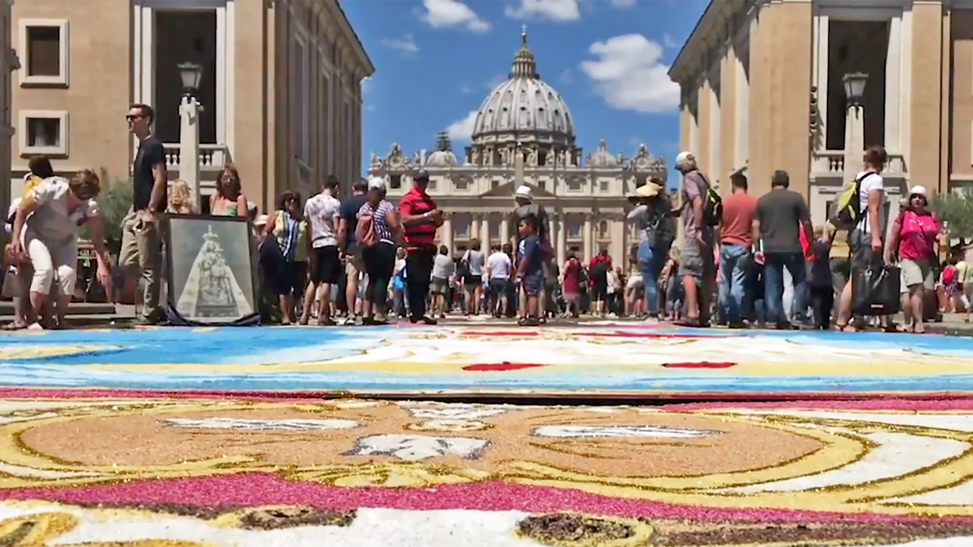 L'infiorata sur la via della Conciliazione, près de la place Saint-Pierre | youtube.com