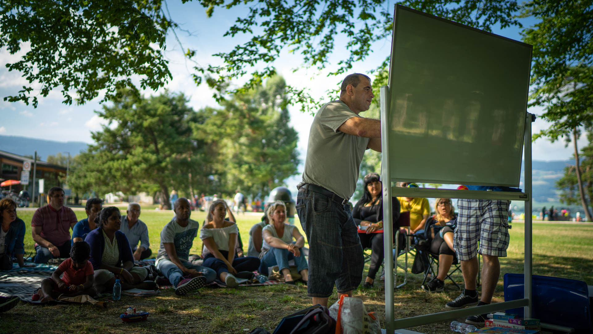 Une quarantaine de personnes suivent les cours de français à la plage | © Pierre Pistoletti