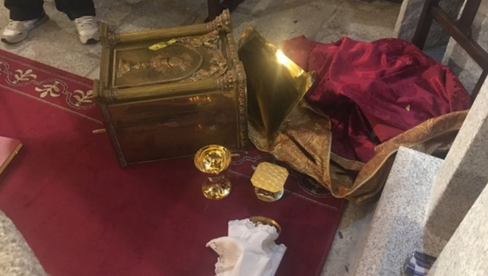 Le tabernacle de l'église san Bartolome a été jeté à terre | archidiocèse de Madrid