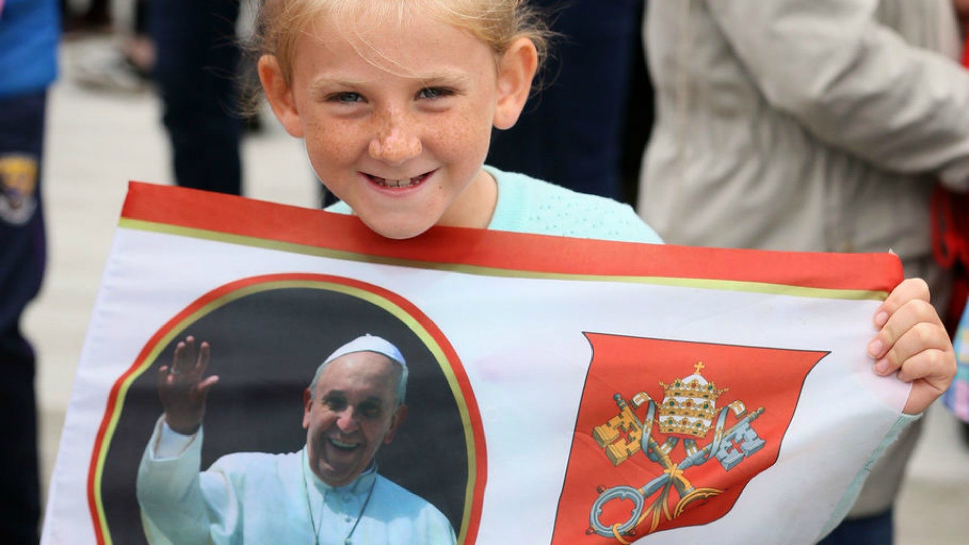 Le pape a reçu un accueil chaleureux de nombreux enfants | © Brian Lawless/Keystone